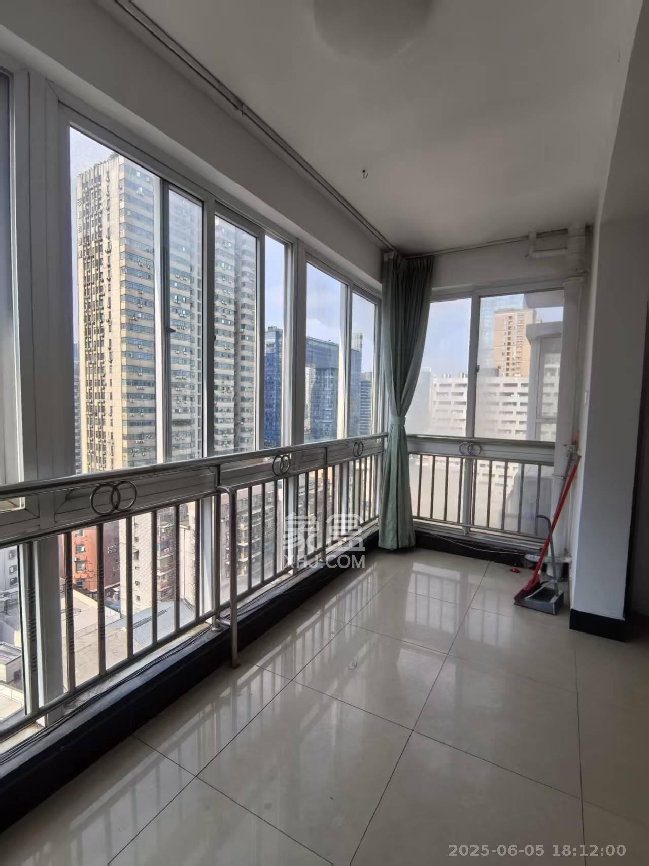 五一华府 4室2厅2卫 4900.0元/月 五一华府 4室2厅2卫 4900.0元/月室内图