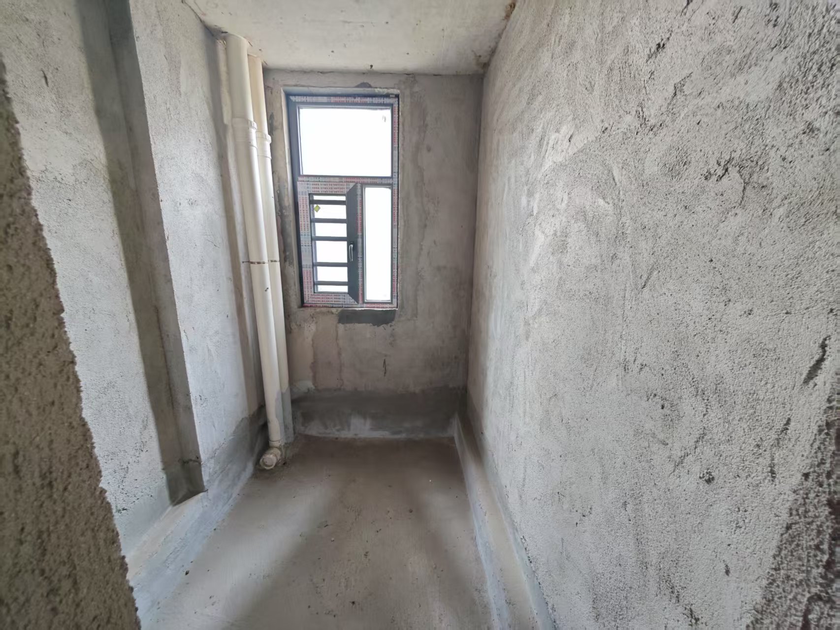 和泰嘉园(区税务局家属楼) 4室2厅2卫 96.8万 和泰嘉园(区税务局家属楼) 4室2厅2卫 96.8万客厅