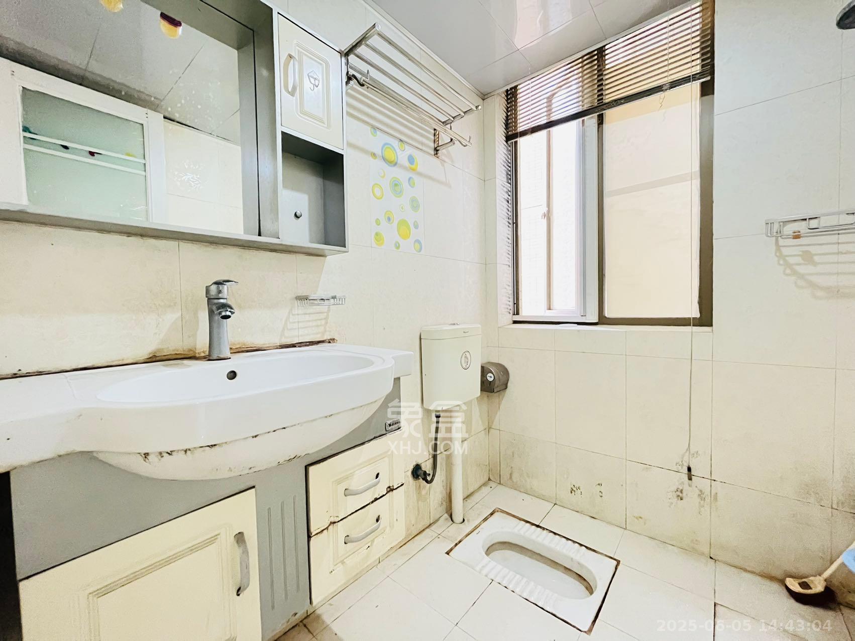 层上观邸  3室2厅1卫    2300.0元/月 层上观邸  3室2厅1卫    2300.0元/月室内图