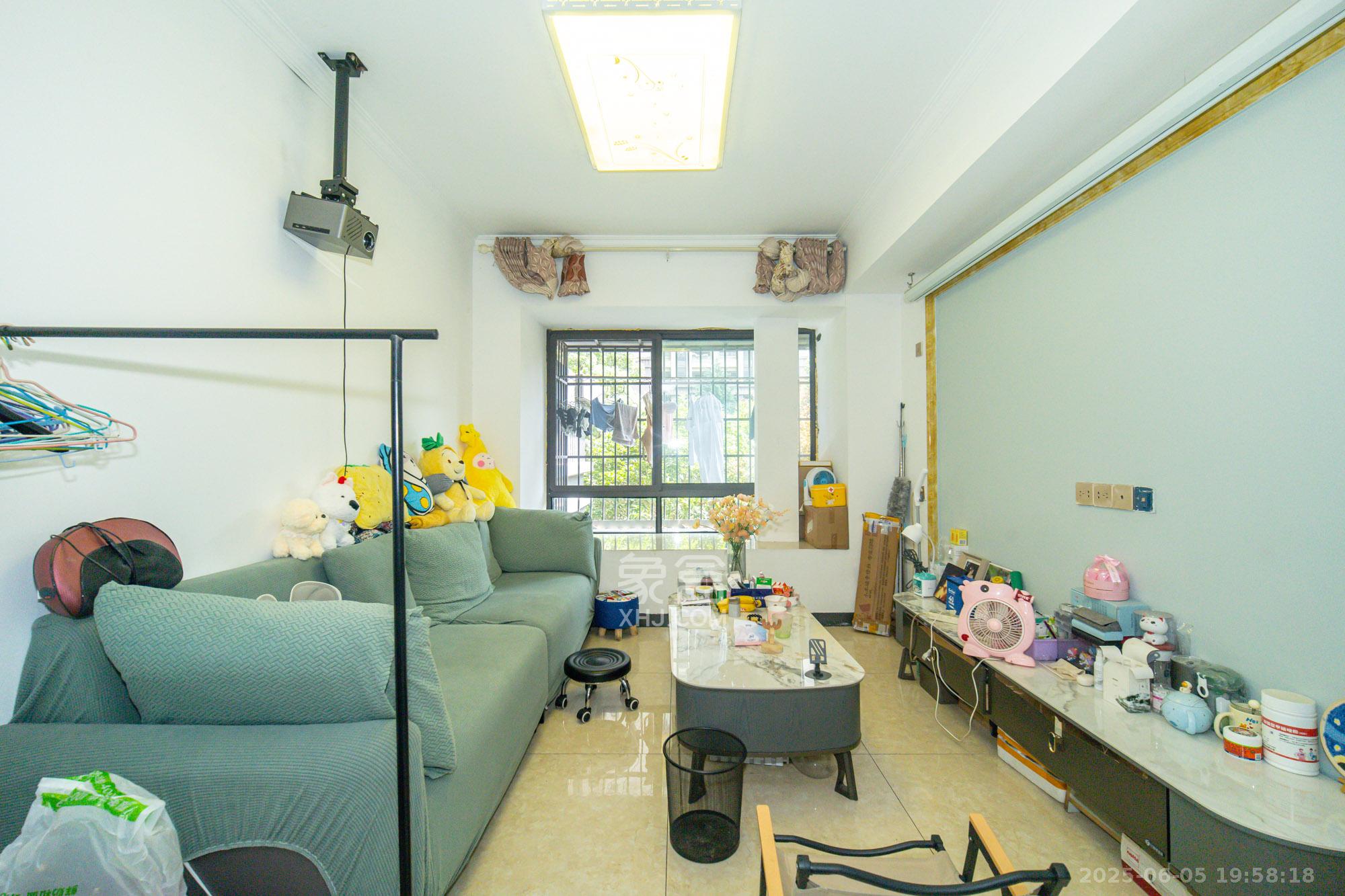 金科时代中心 3室2厅2卫 62.8万 金科时代中心 3室2厅2卫 62.8万客厅