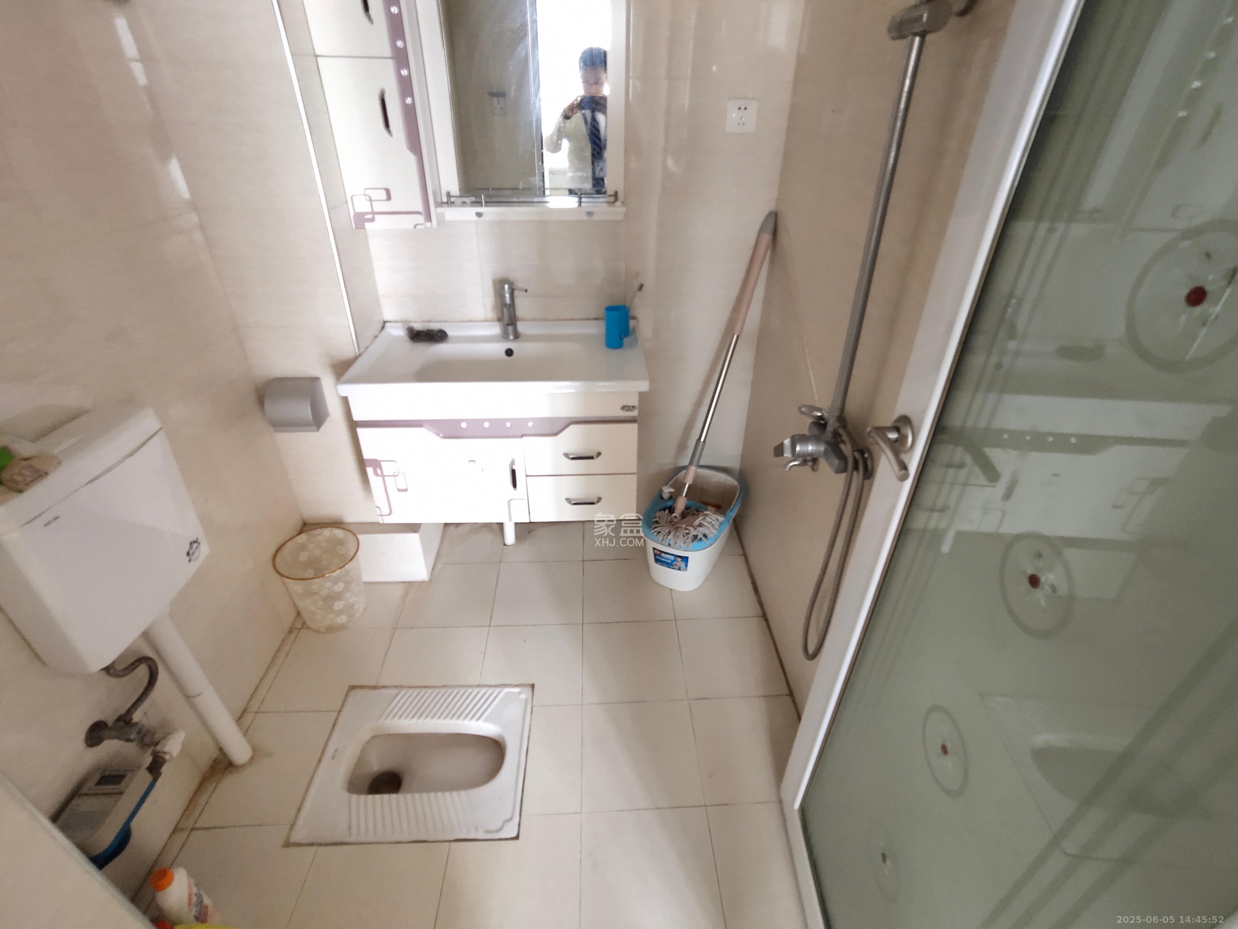 中城丽景香山园  2室1厅1卫   2200.00元/月室内图