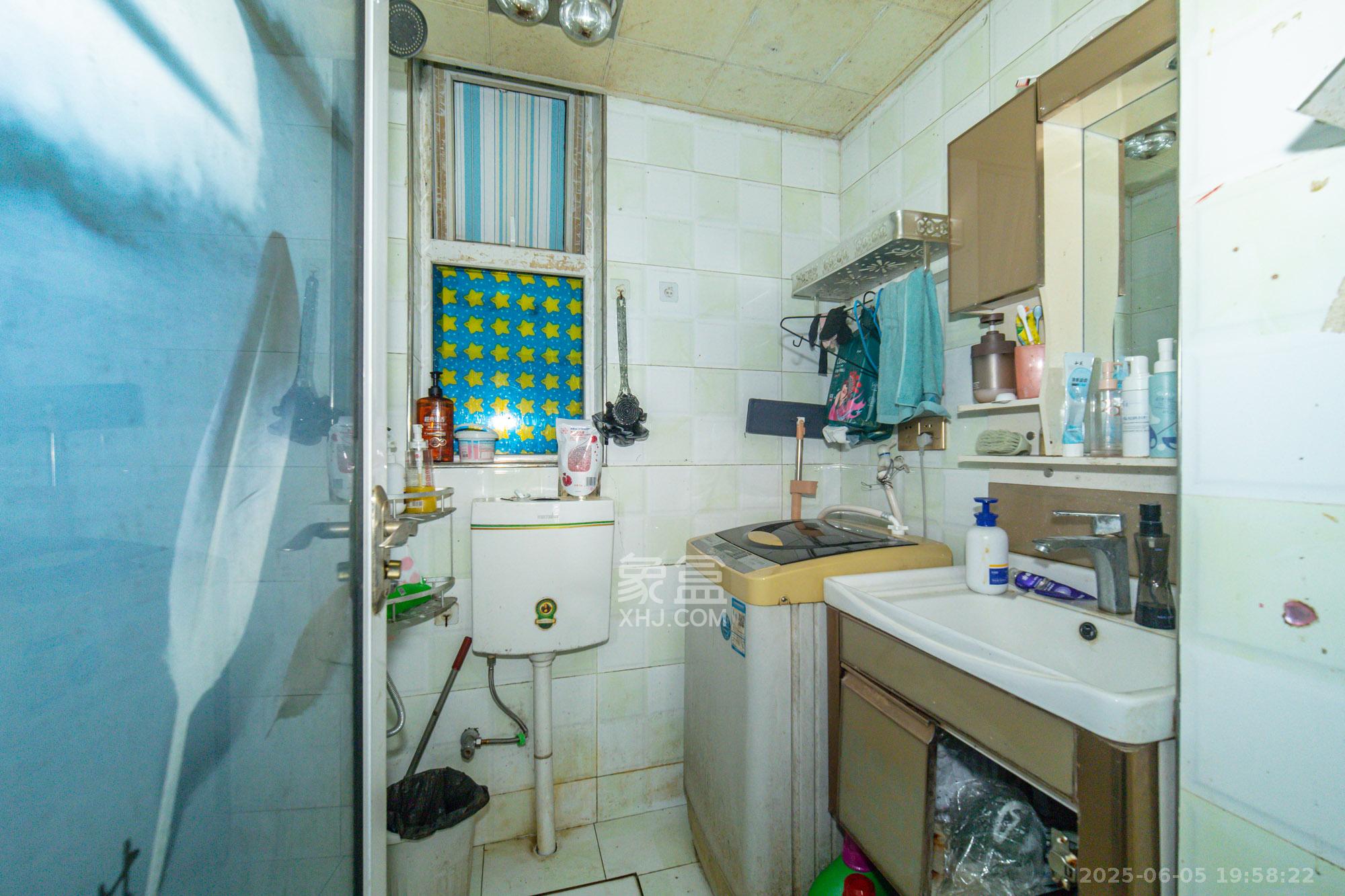 金科时代中心 3室2厅2卫 62.8万 金科时代中心 3室2厅2卫 62.8万卫生间