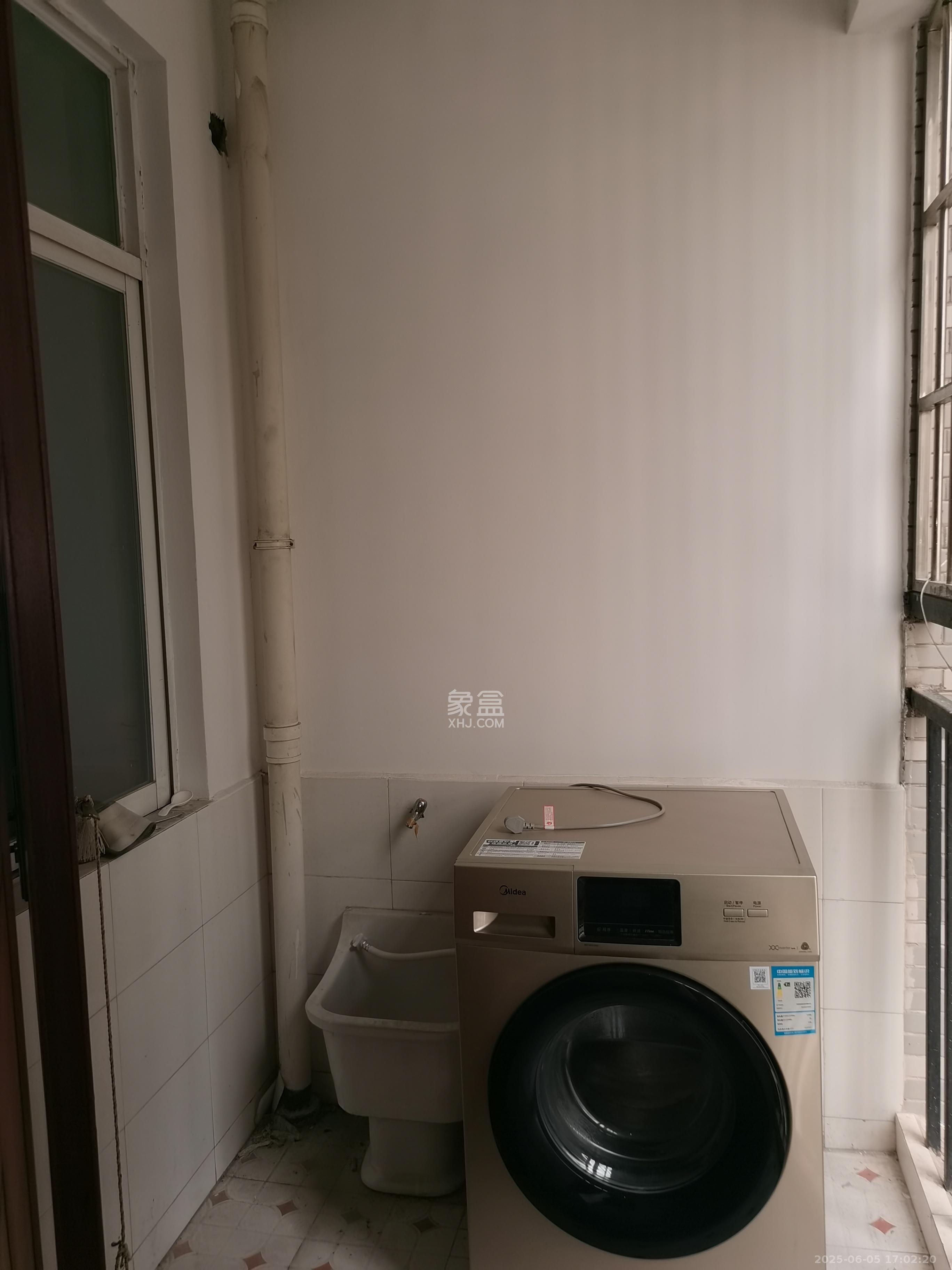 嘉盛华庭（一期、二期、三期）  4室2厅2卫    3400.0元/月室内图