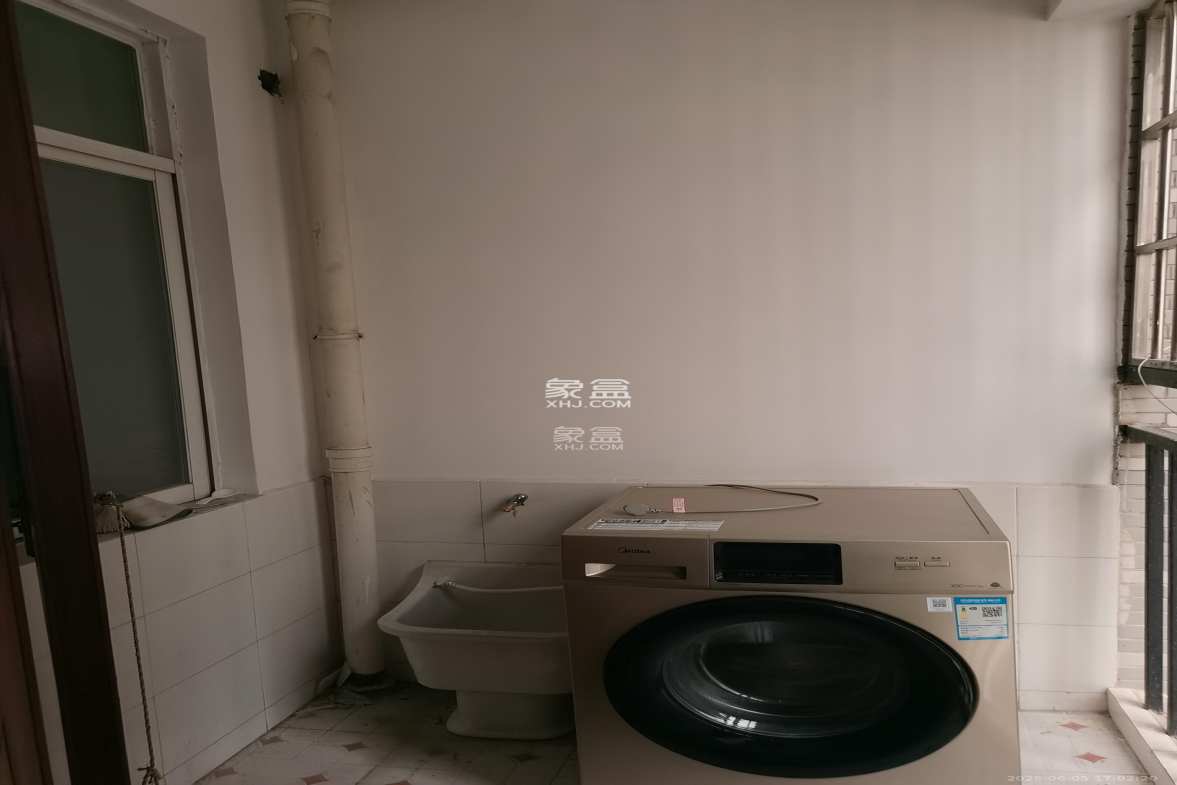 嘉盛华庭(一期、二期、三期) 4室2厅2卫 3400.0元/月 嘉盛华庭(一期、二期、三期) 4室2厅2卫 3400.0元/月室内图