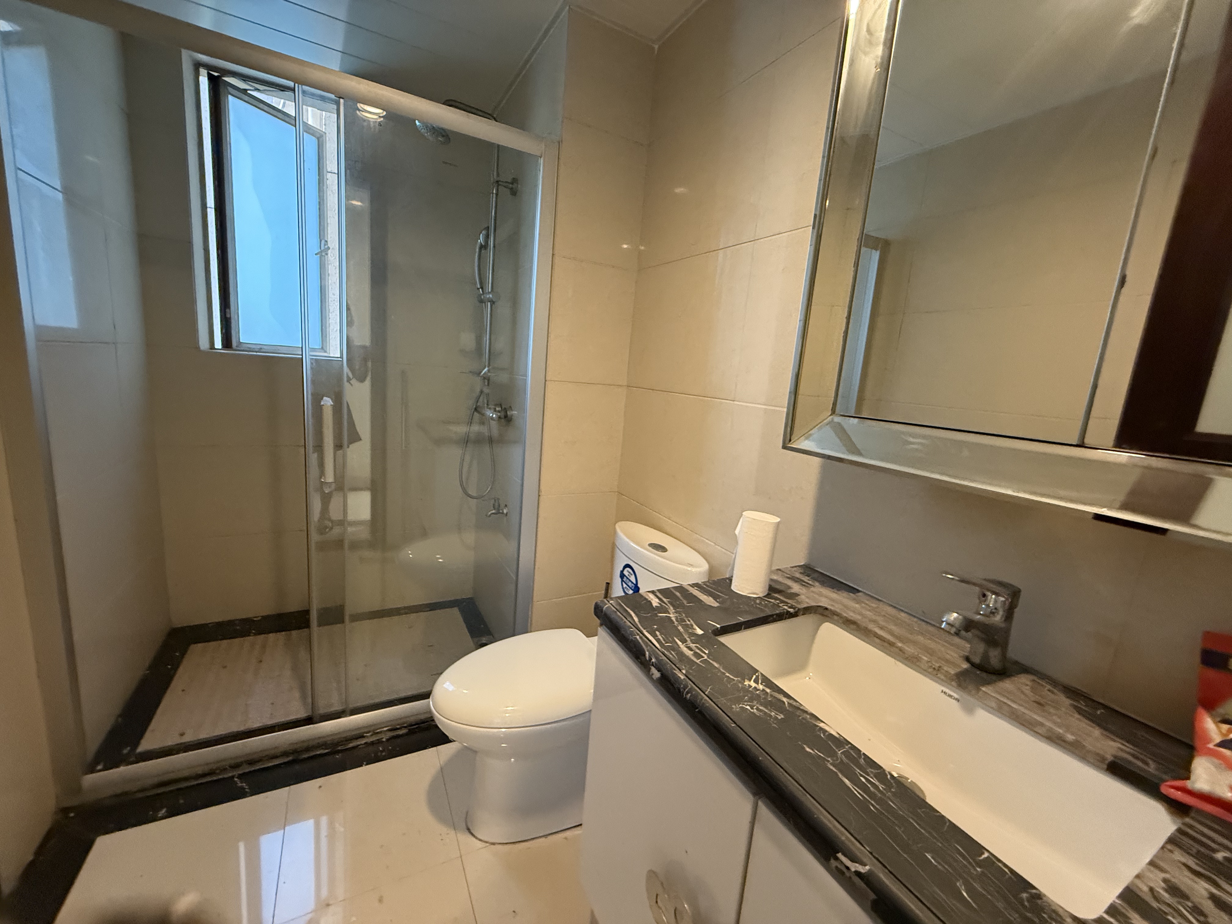 碧桂园 4室2厅2卫 2000.0元/月 碧桂园 4室2厅2卫 2000.0元/月室内图