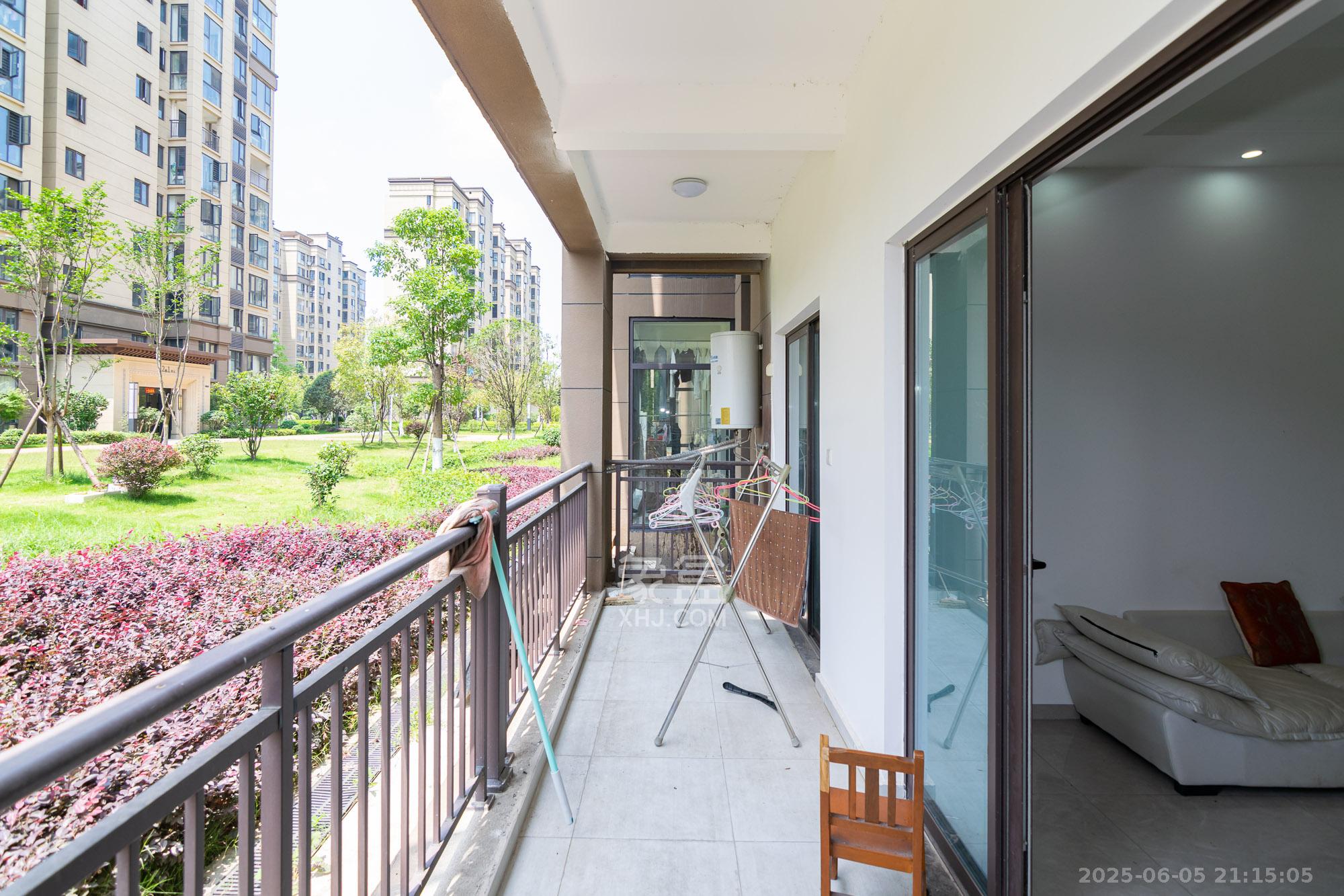 春晖花园  3室2厅2卫    103.0万 春晖花园  3室2厅2卫    103.0万阳台