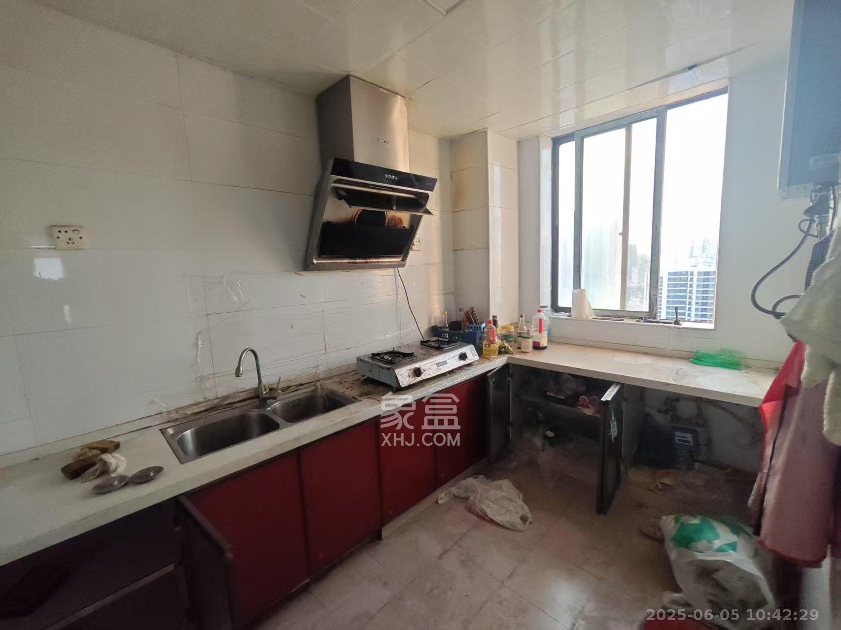 润沁园(润沁公馆) 4室2厅2卫 3000.0元/月 润沁园(润沁公馆) 4室2厅2卫 3000.0元/月室内图