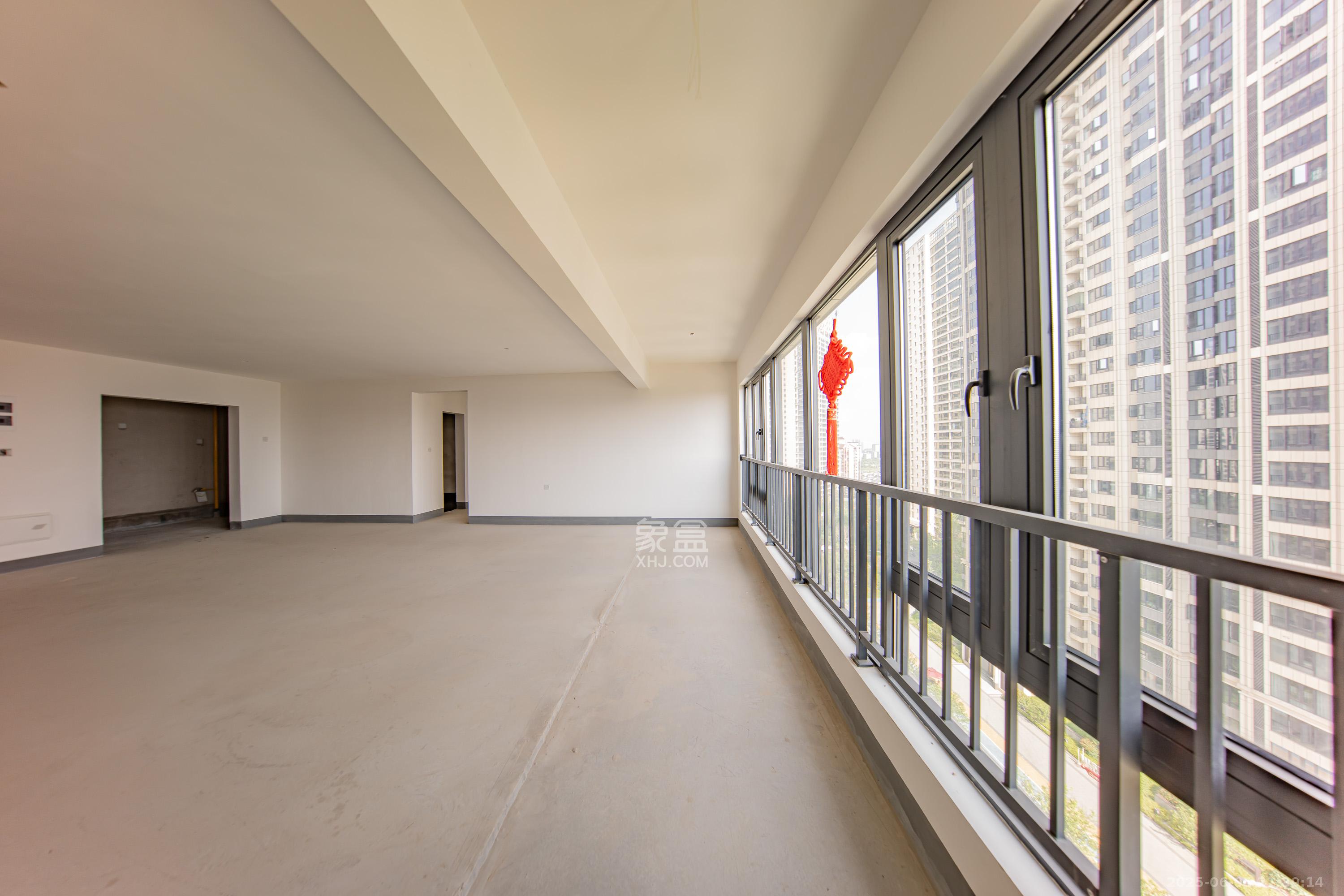 建投象山国际 5室2厅3卫 237.0万 建投象山国际 5室2厅3卫 237.0万阳台