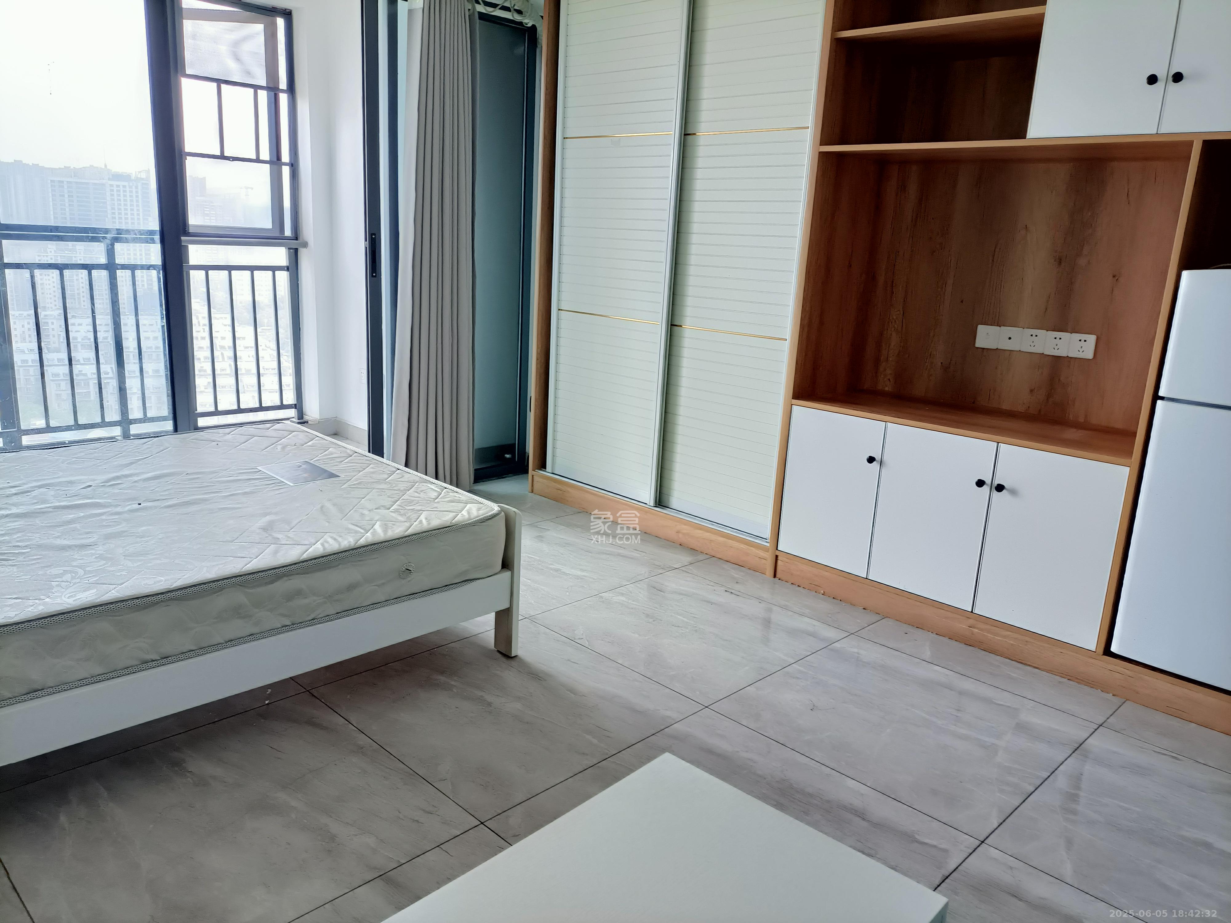 中交里城  1室1厅1卫   1800.00元/月室内图