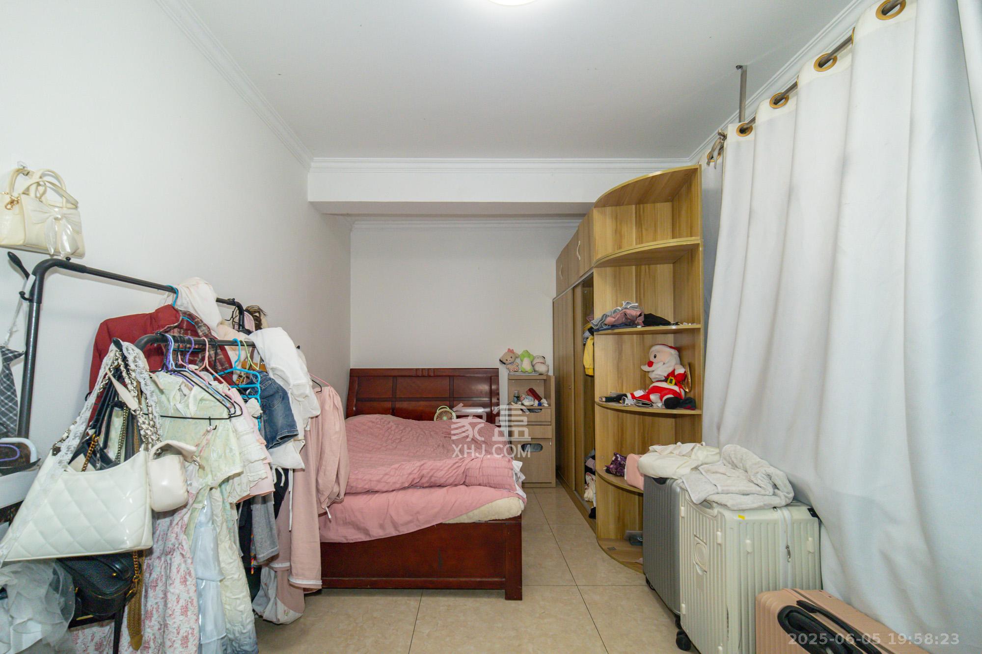 金科时代中心 3室2厅2卫 62.8万 金科时代中心 3室2厅2卫 62.8万卧室