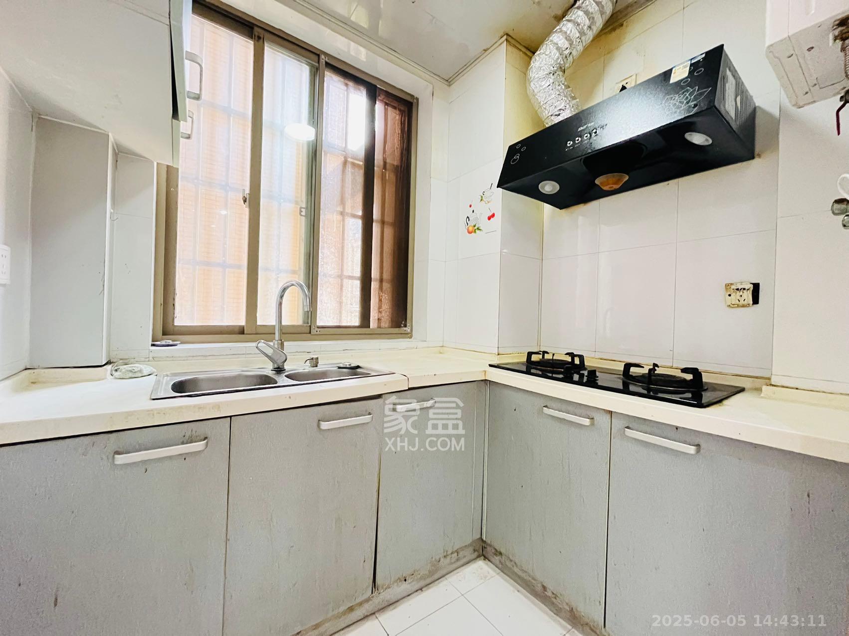 层上观邸  3室2厅1卫    2300.0元/月室内图