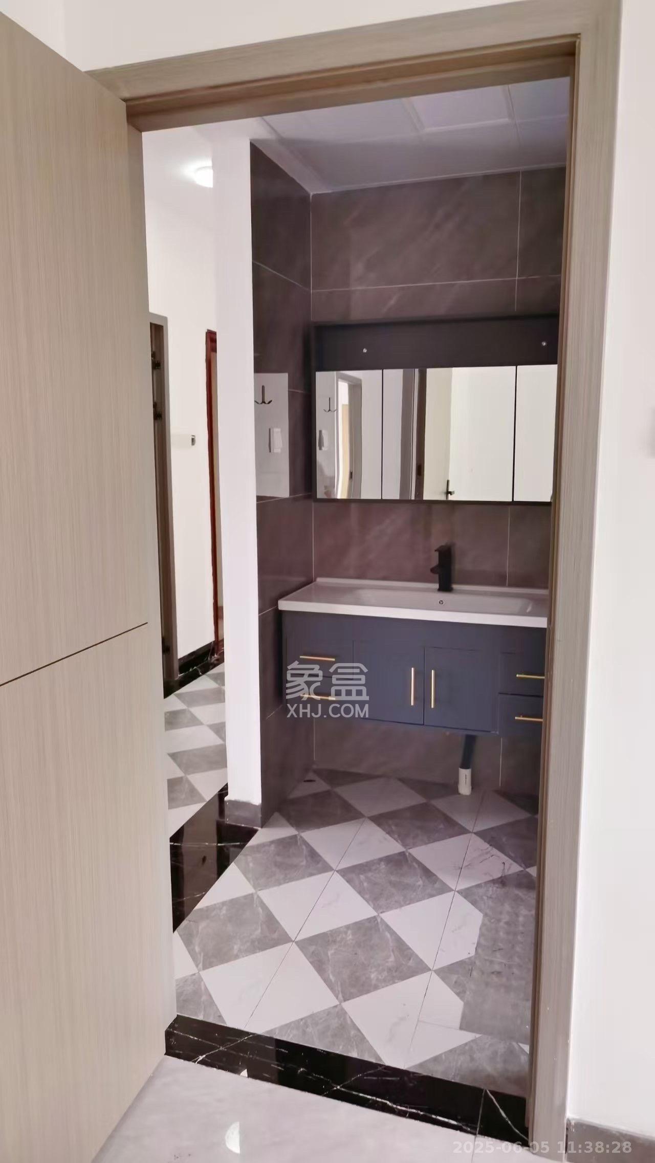 星城春晓  5室2厅2卫   2100.00元/月室内图
