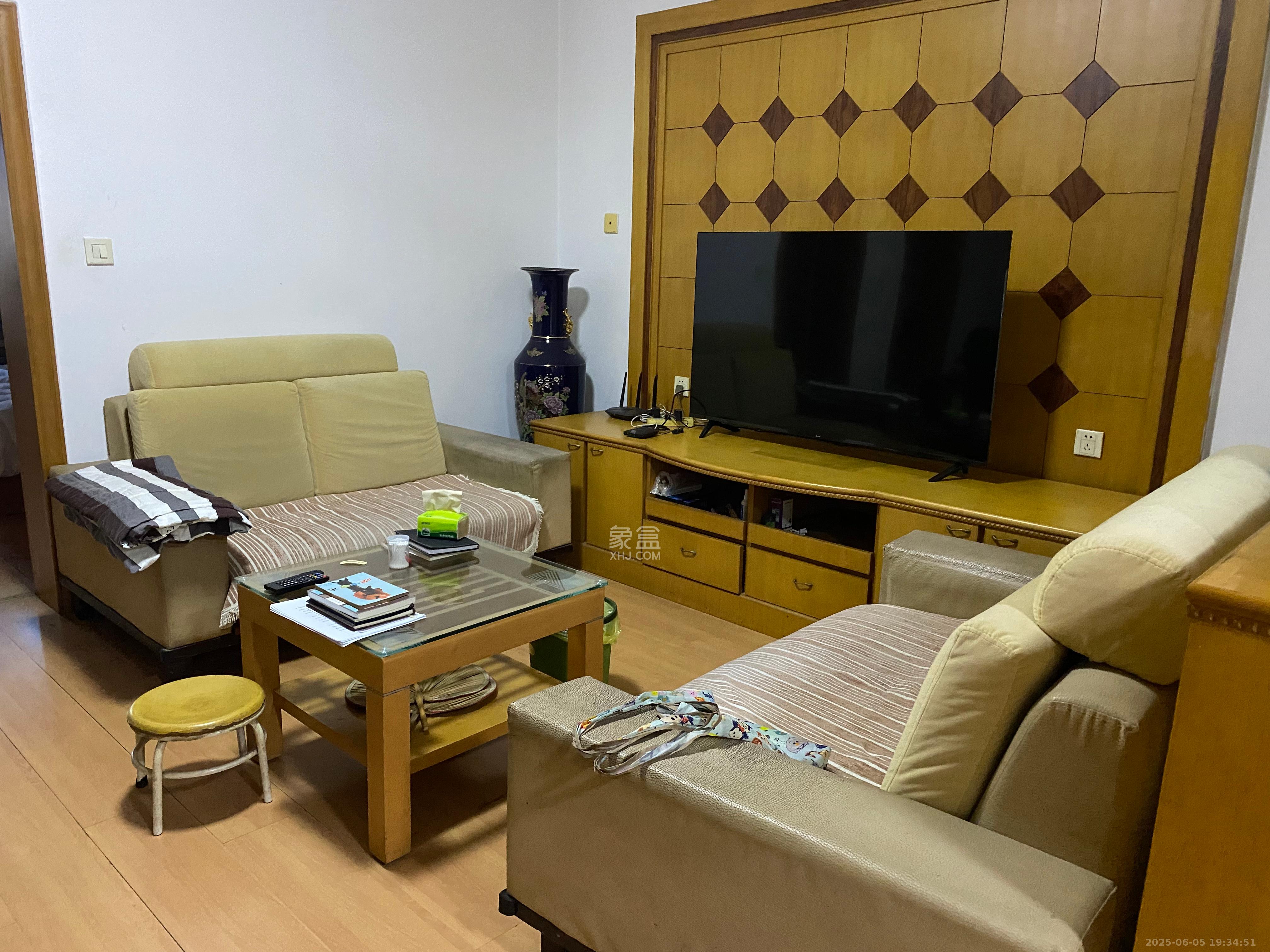 乔庄社区 3室2厅1卫 2400.0元/月 乔庄社区 3室2厅1卫 2400.0元/月室内图