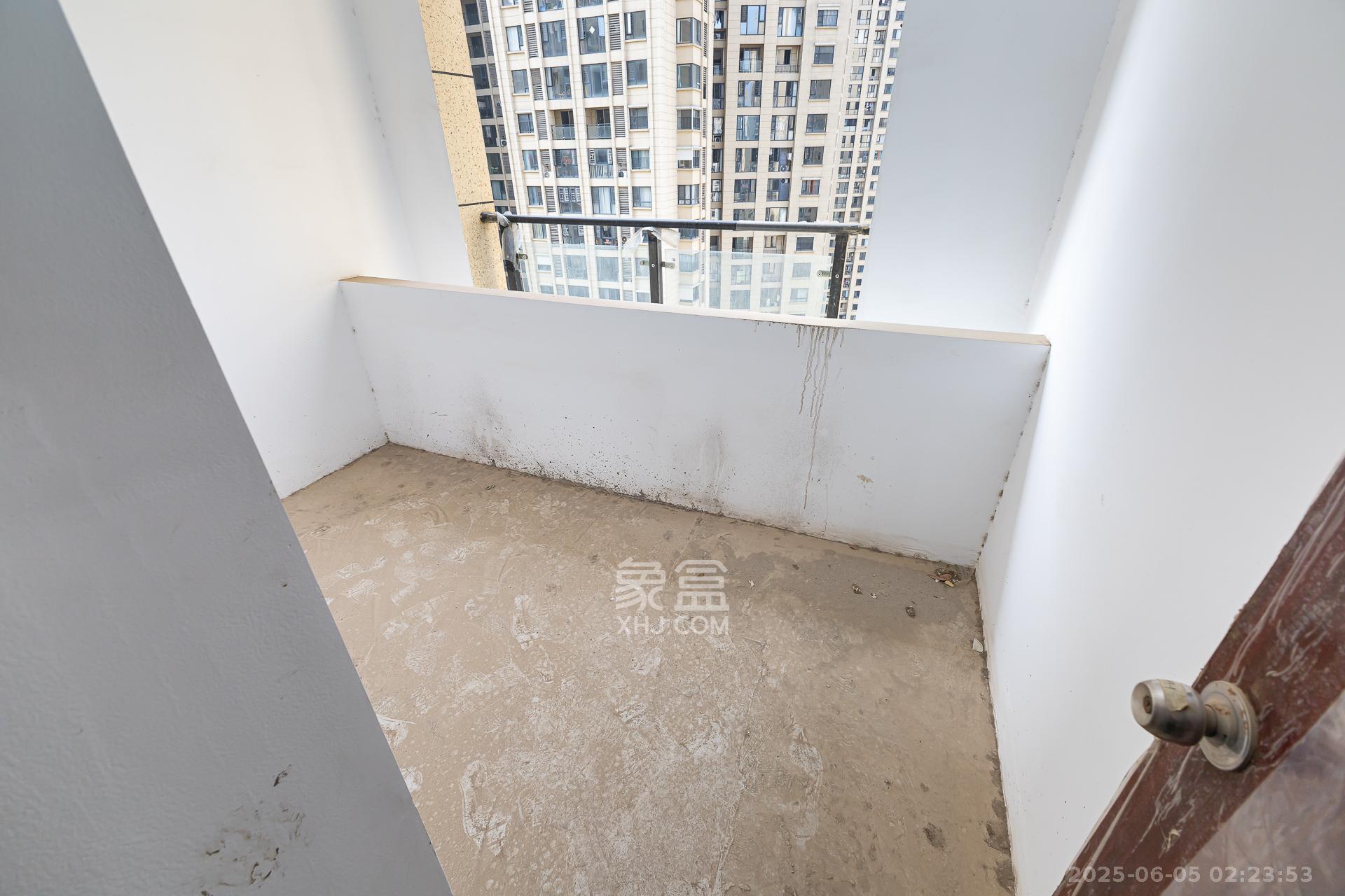 明发阅江悦府  4室2厅2卫   110.00万卧室