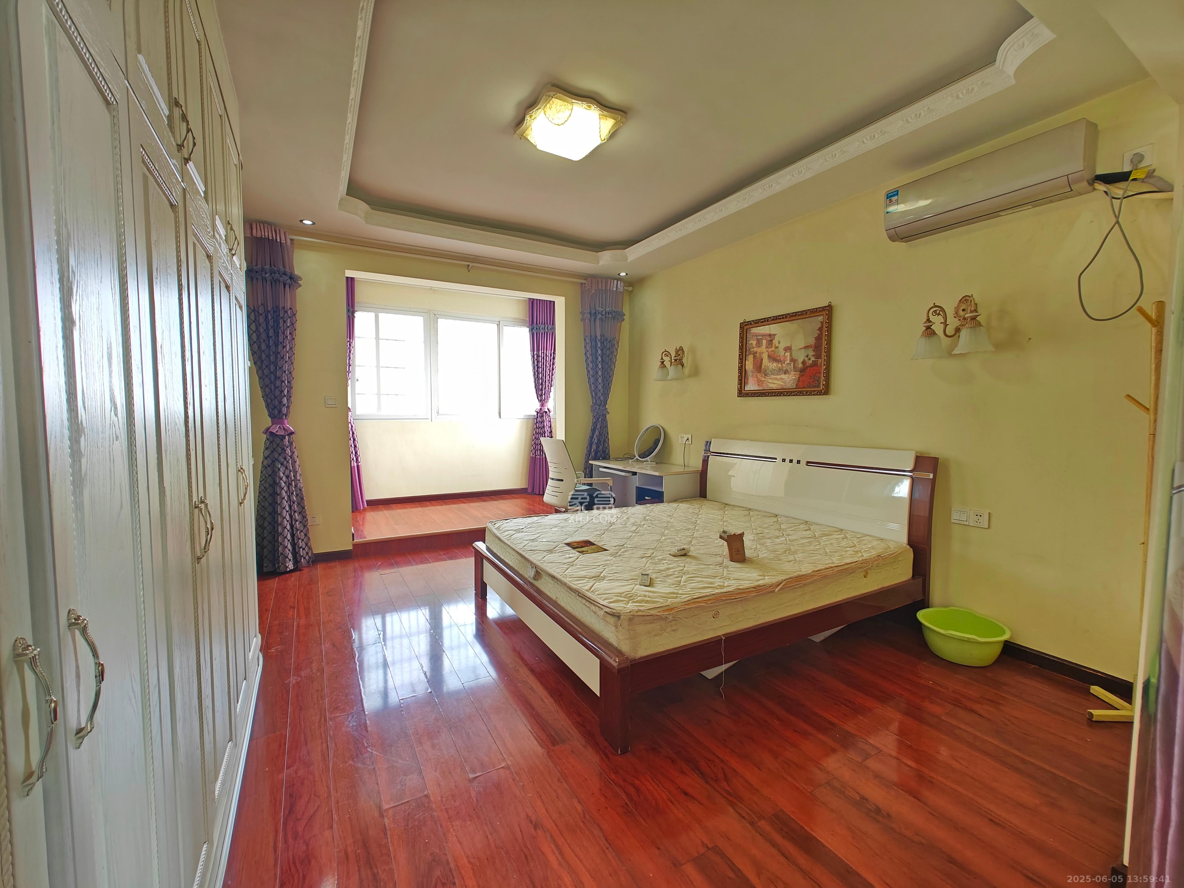 星邮公寓 4室2厅2卫 3000.0元/月 星邮公寓 4室2厅2卫 3000.0元/月室内图