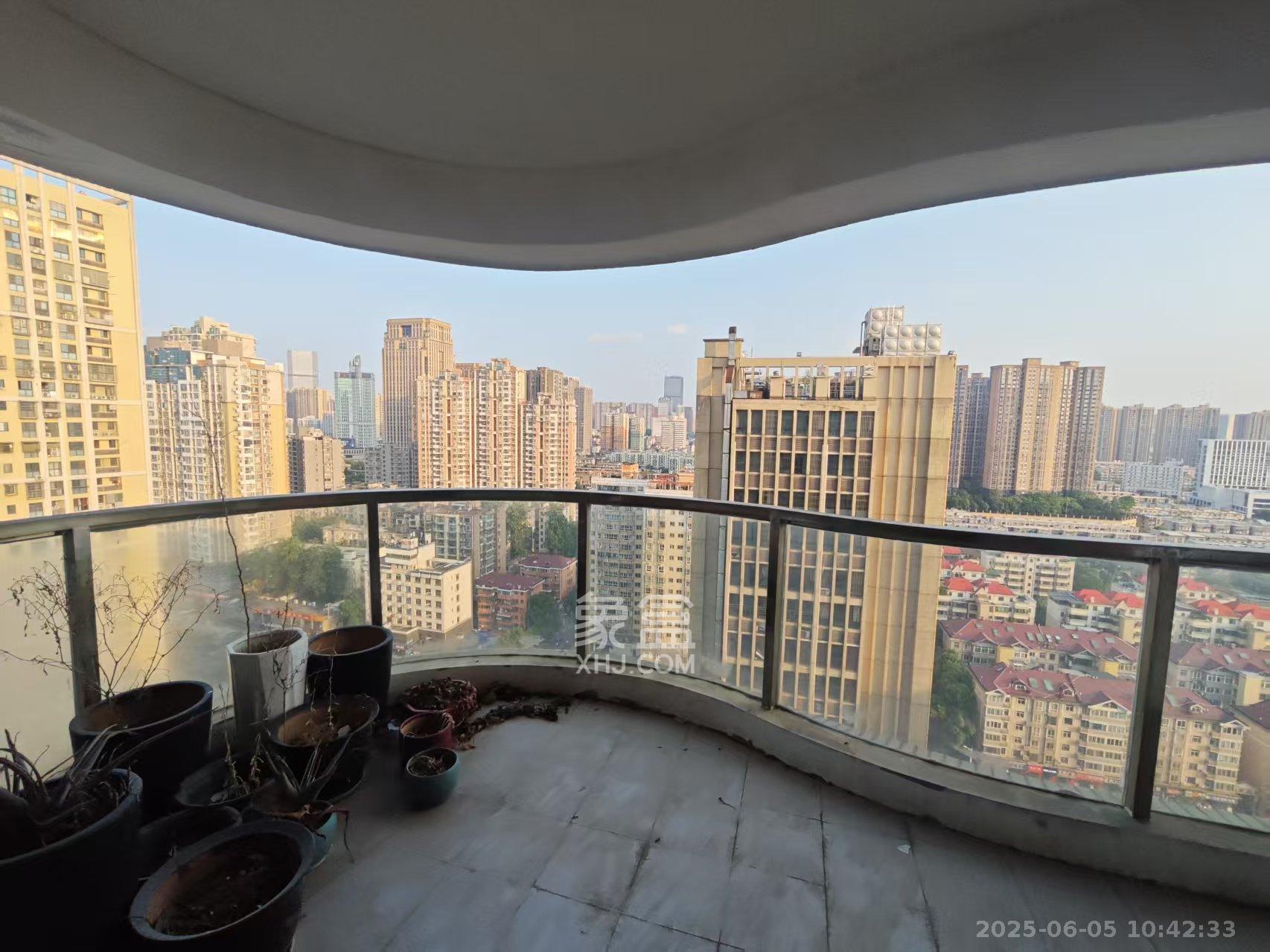 润沁园(润沁公馆) 4室2厅2卫 3000.0元/月 润沁园(润沁公馆) 4室2厅2卫 3000.0元/月室内图