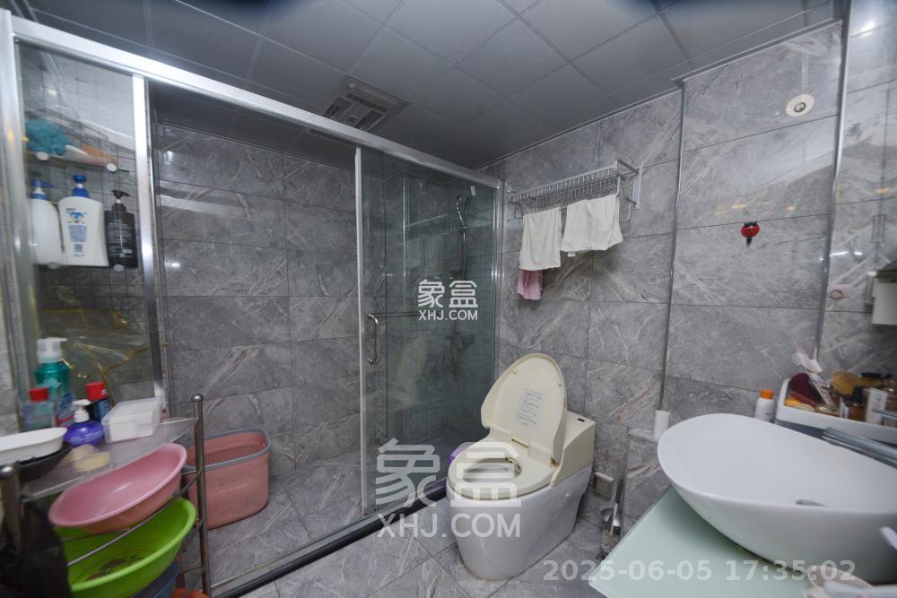 建鸿达华都（华都小户型及大华写字楼）  3室2厅2卫   5500.00元/月室内图