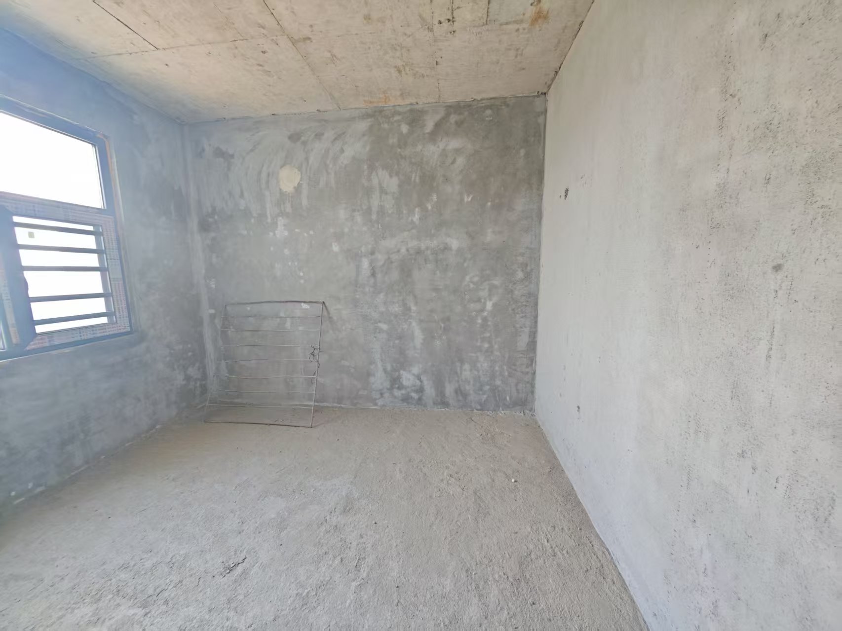 和泰嘉园(区税务局家属楼) 4室2厅2卫 96.8万 和泰嘉园(区税务局家属楼) 4室2厅2卫 96.8万客厅