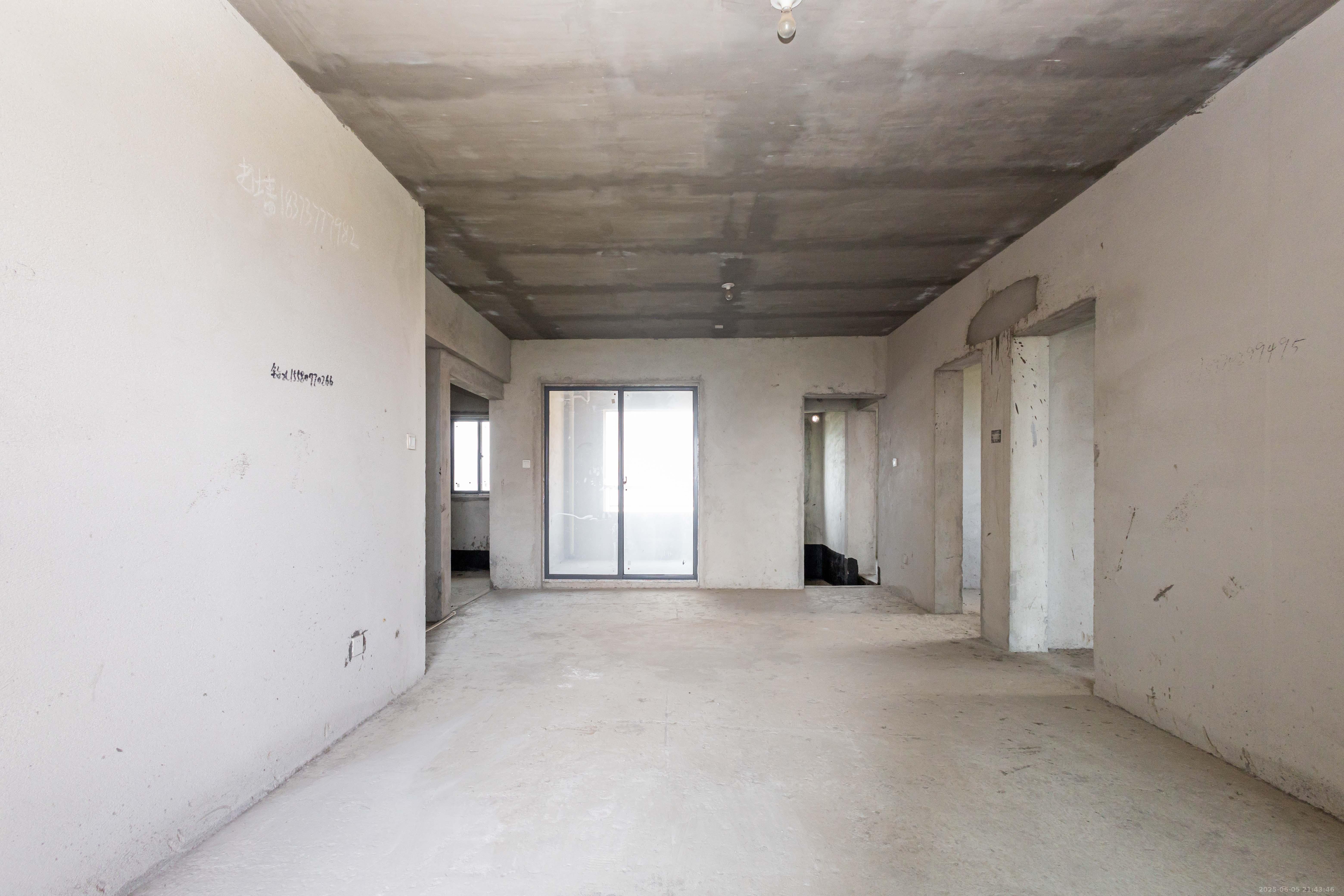 辉宏橄榄城 4室2厅2卫 68.8万 辉宏橄榄城 4室2厅2卫 68.8万客厅