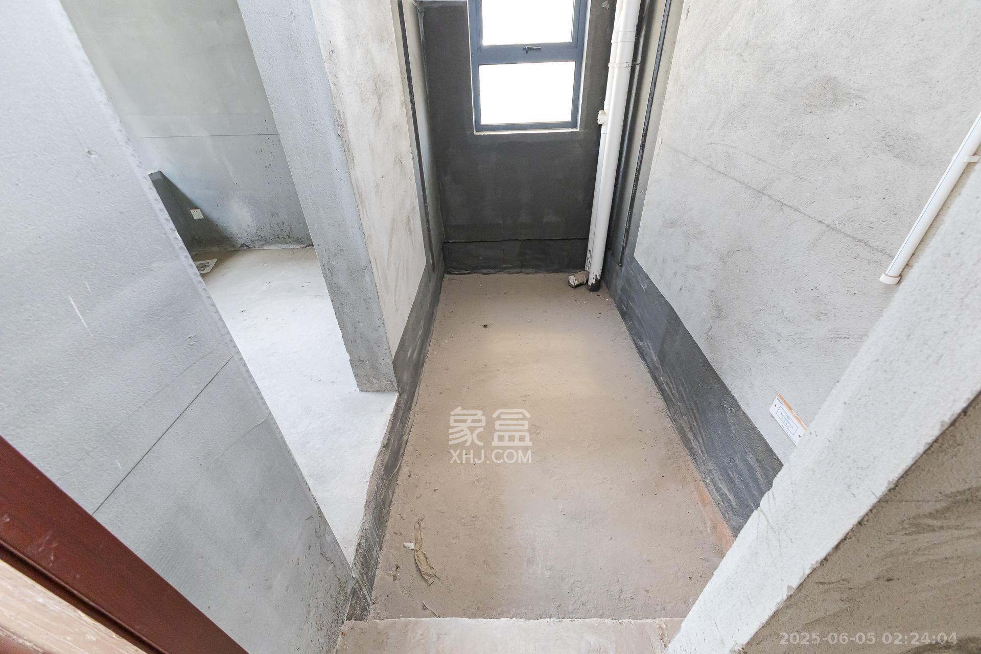 明发阅江悦府  4室2厅2卫   110.00万卫生间