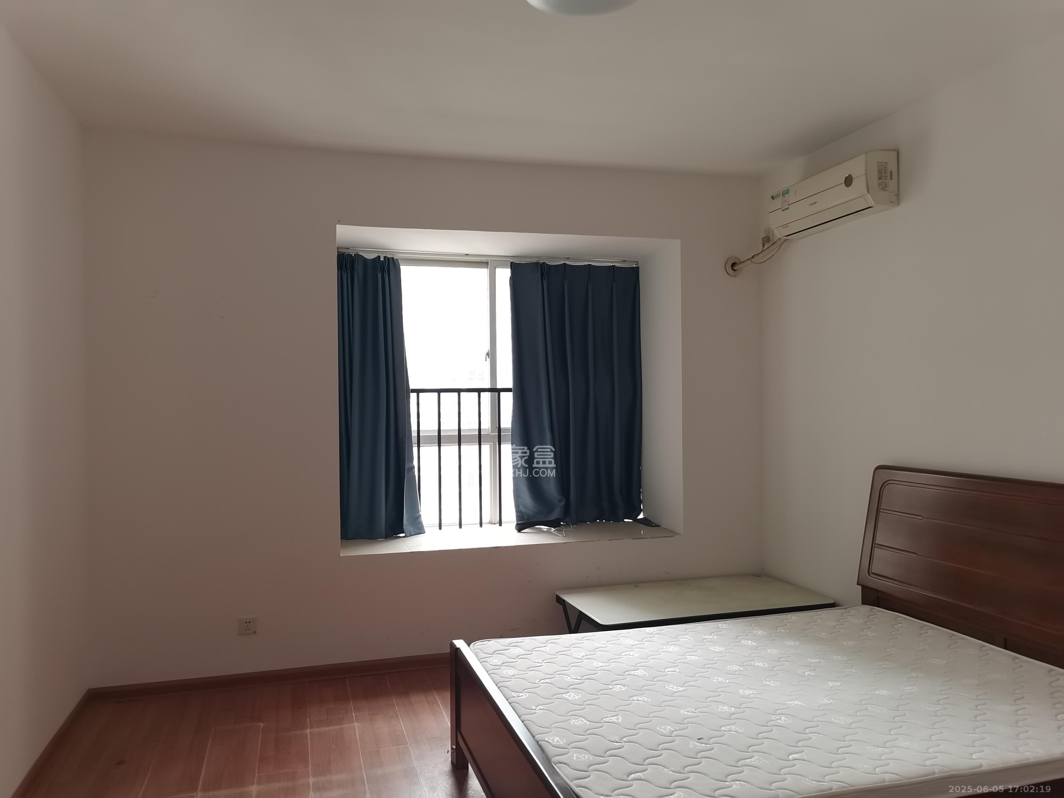 嘉盛华庭（一期、二期、三期）  4室2厅2卫    3400.0元/月室内图