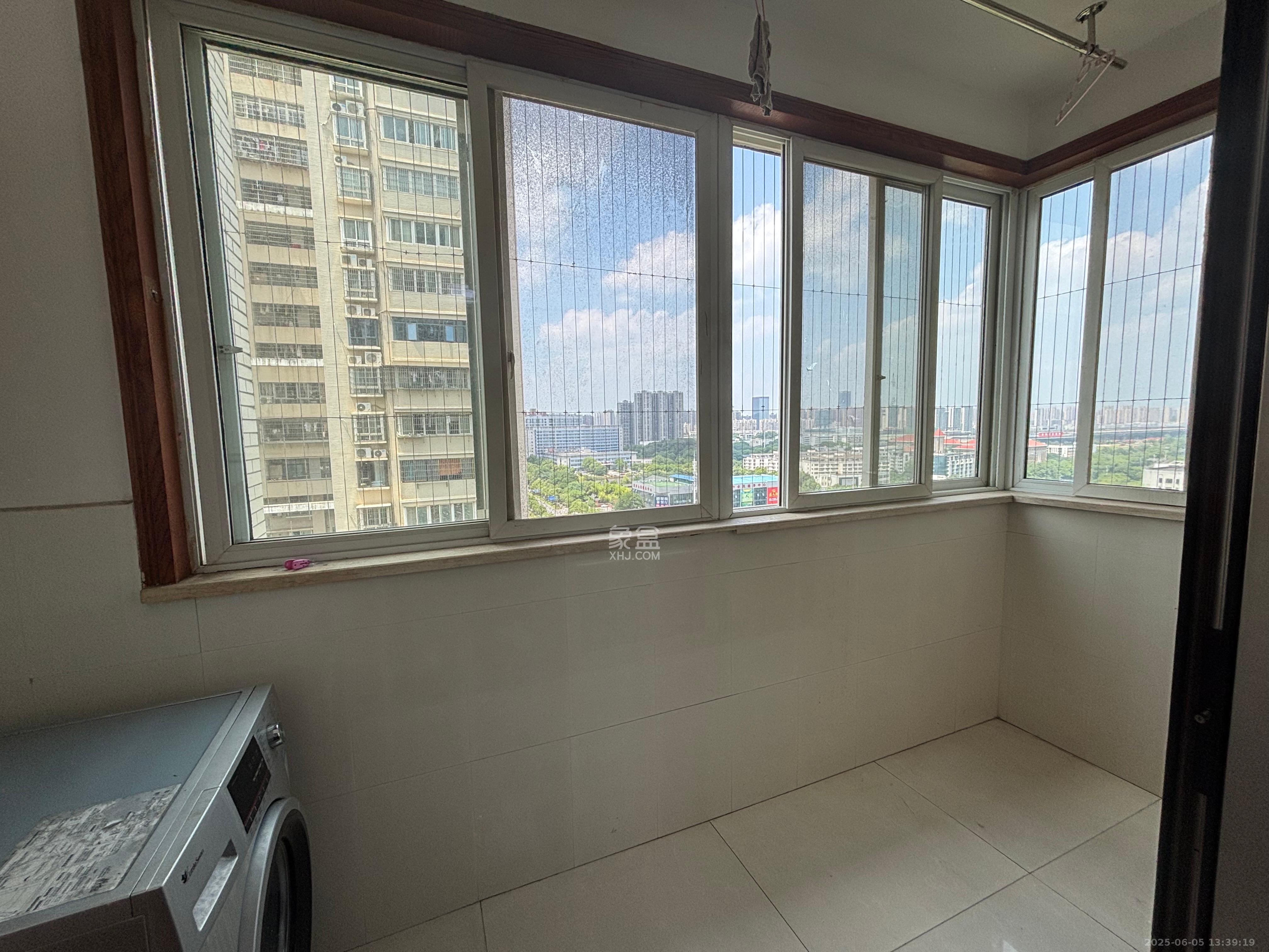 楚天中苑 3室2厅2卫 2500.0元/月 楚天中苑 3室2厅2卫 2500.0元/月室内图