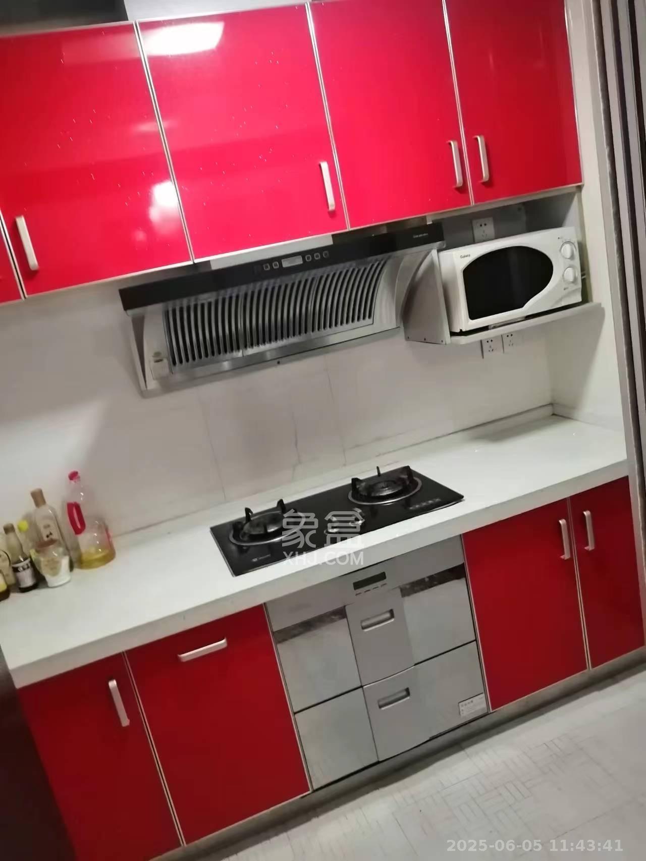 天城泰祥苑 2室2厅1卫 2600.0元/月 天城泰祥苑 2室2厅1卫 2600.0元/月室内图