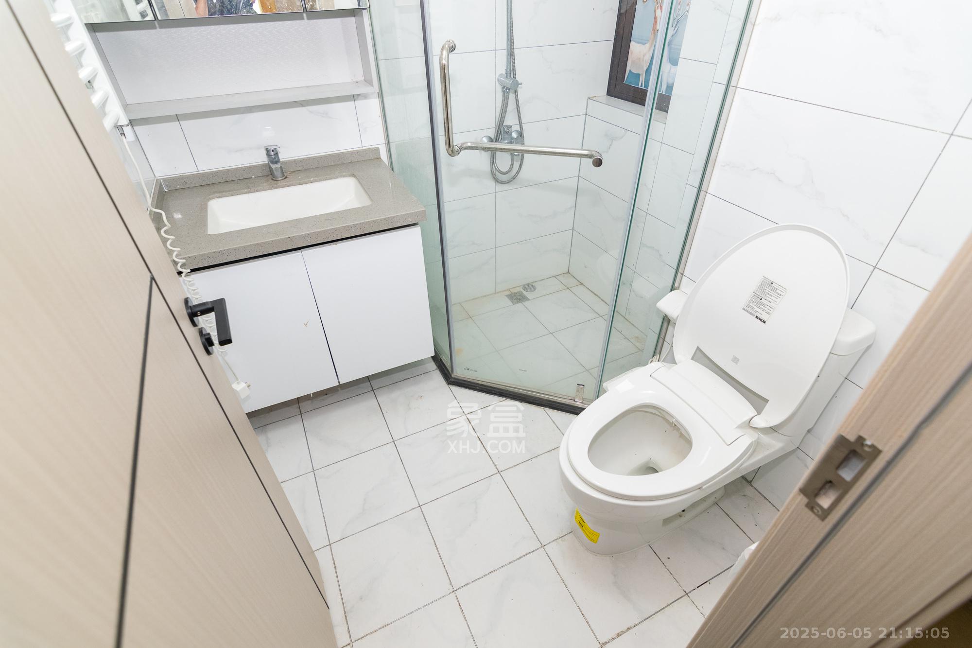 春晖花园  3室2厅2卫    103.0万 春晖花园  3室2厅2卫    103.0万卫生间