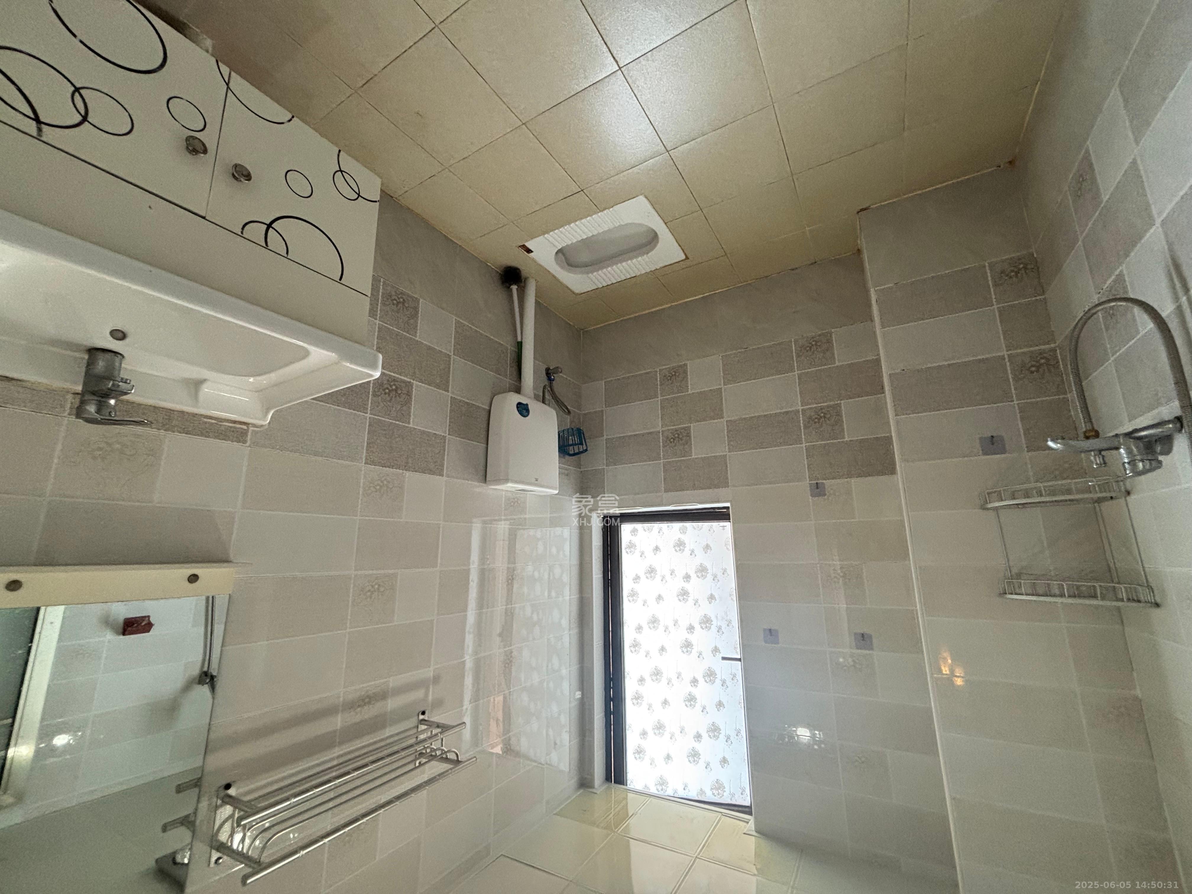 建发中央悦府  3室2厅1卫   3300.00元/月室内图