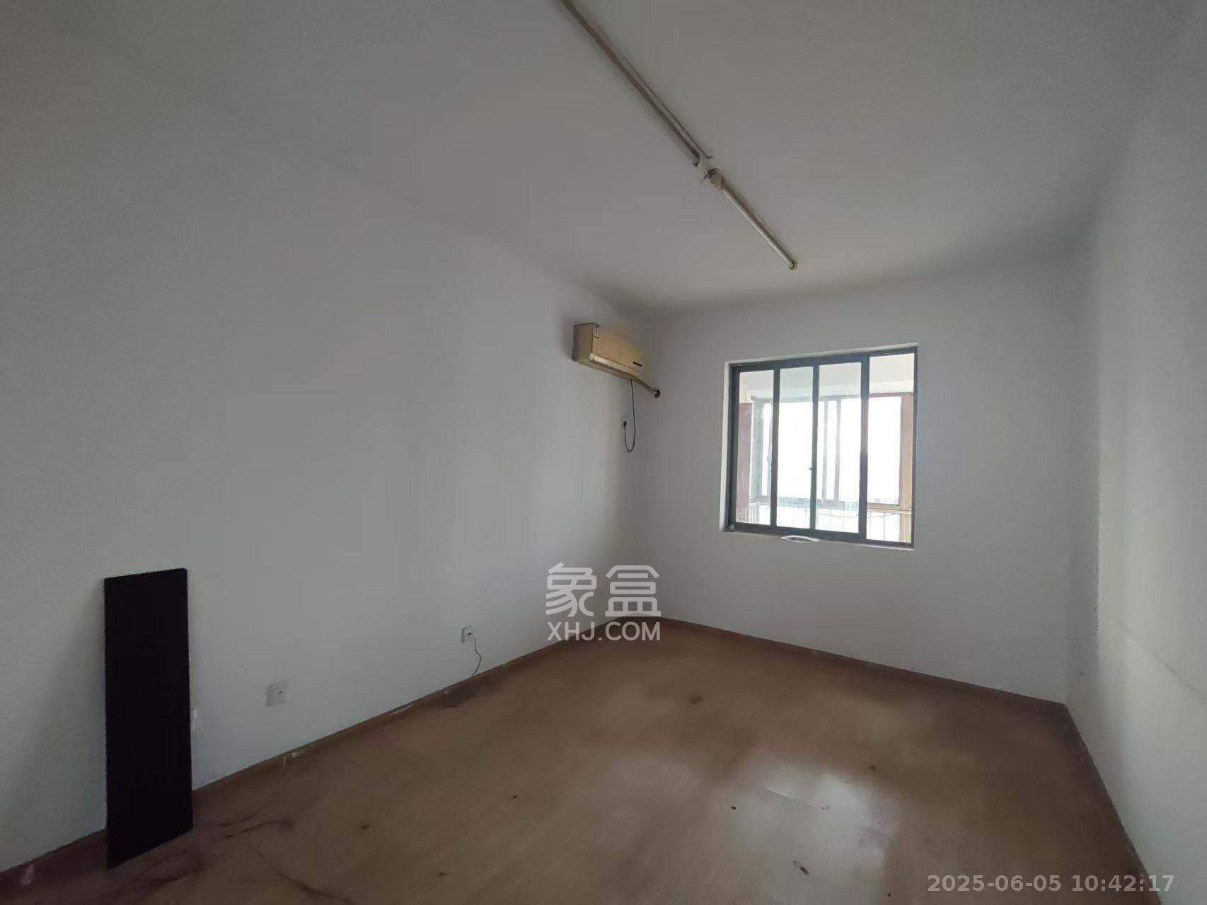 润沁园(润沁公馆) 4室2厅2卫 3000.0元/月 润沁园(润沁公馆) 4室2厅2卫 3000.0元/月室内图