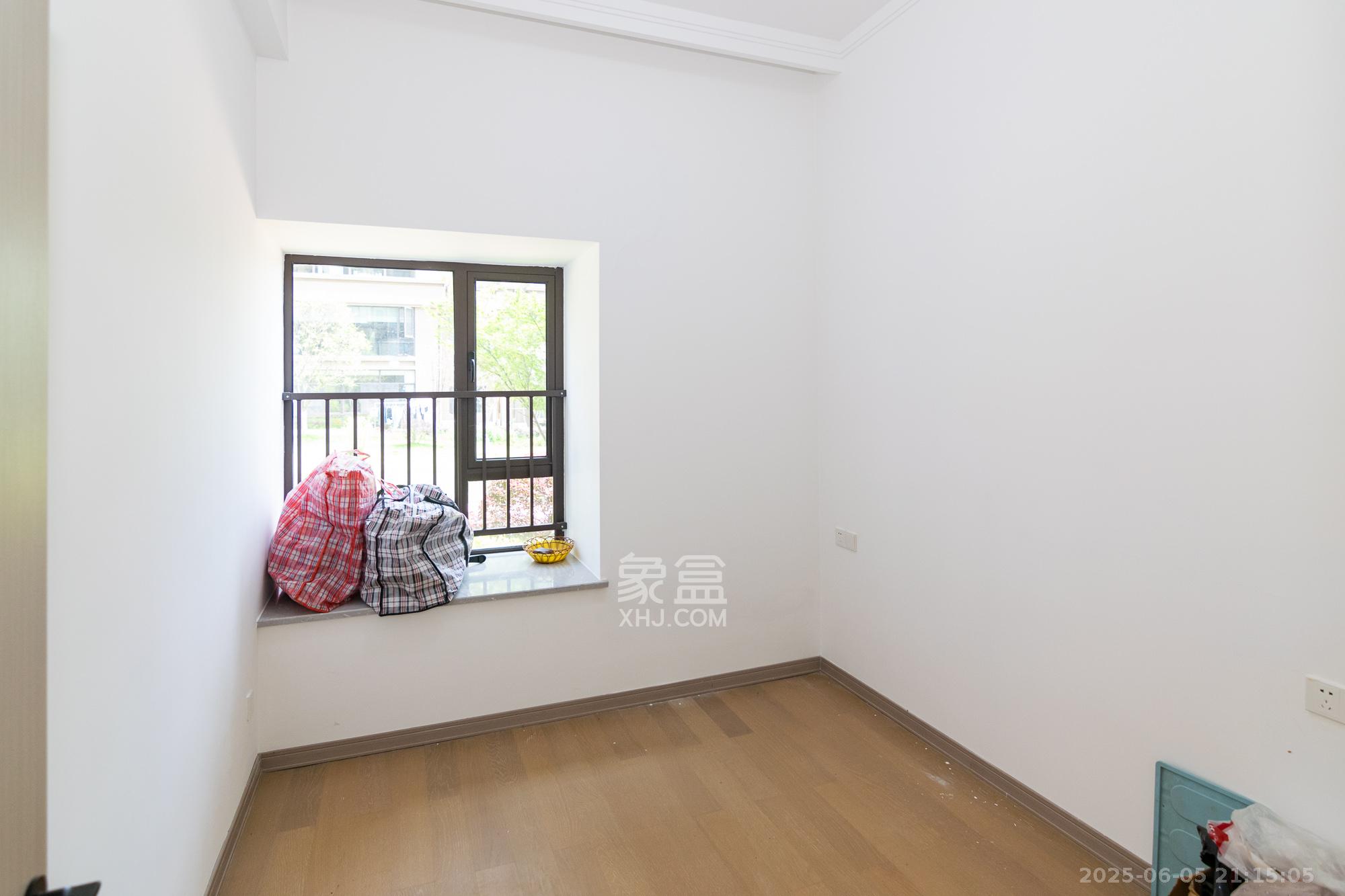 春晖花园  3室2厅2卫    103.0万 春晖花园  3室2厅2卫    103.0万卧室