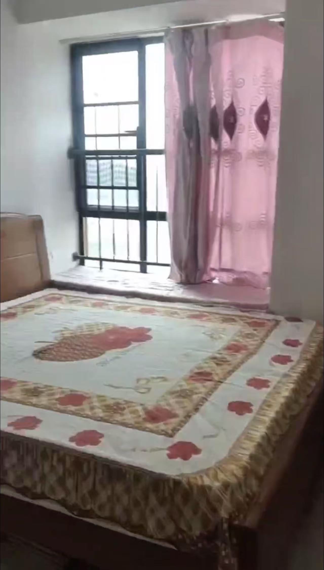 珠江帝景山庄  3室2厅1卫    1500.0元/月
