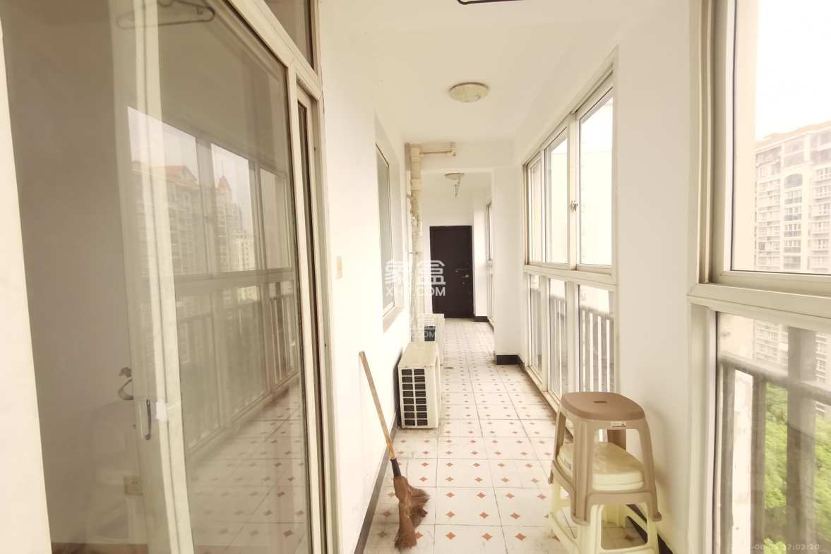 嘉盛华庭(一期、二期、三期) 4室2厅2卫 3400.0元/月 嘉盛华庭(一期、二期、三期) 4室2厅2卫 3400.0元/月室内图