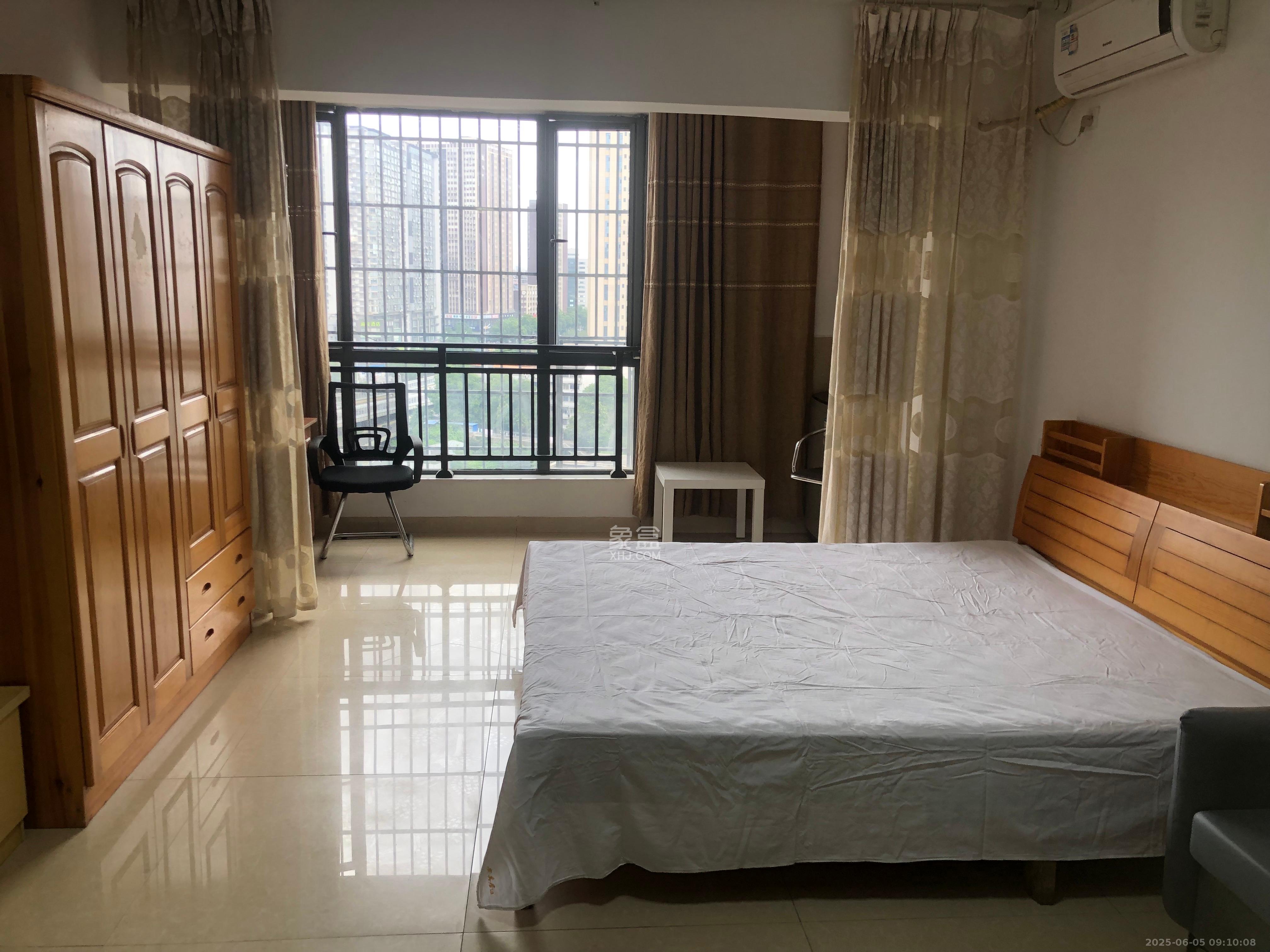 剑桥名门  1室1厅1卫   1400.00元/月室内图1