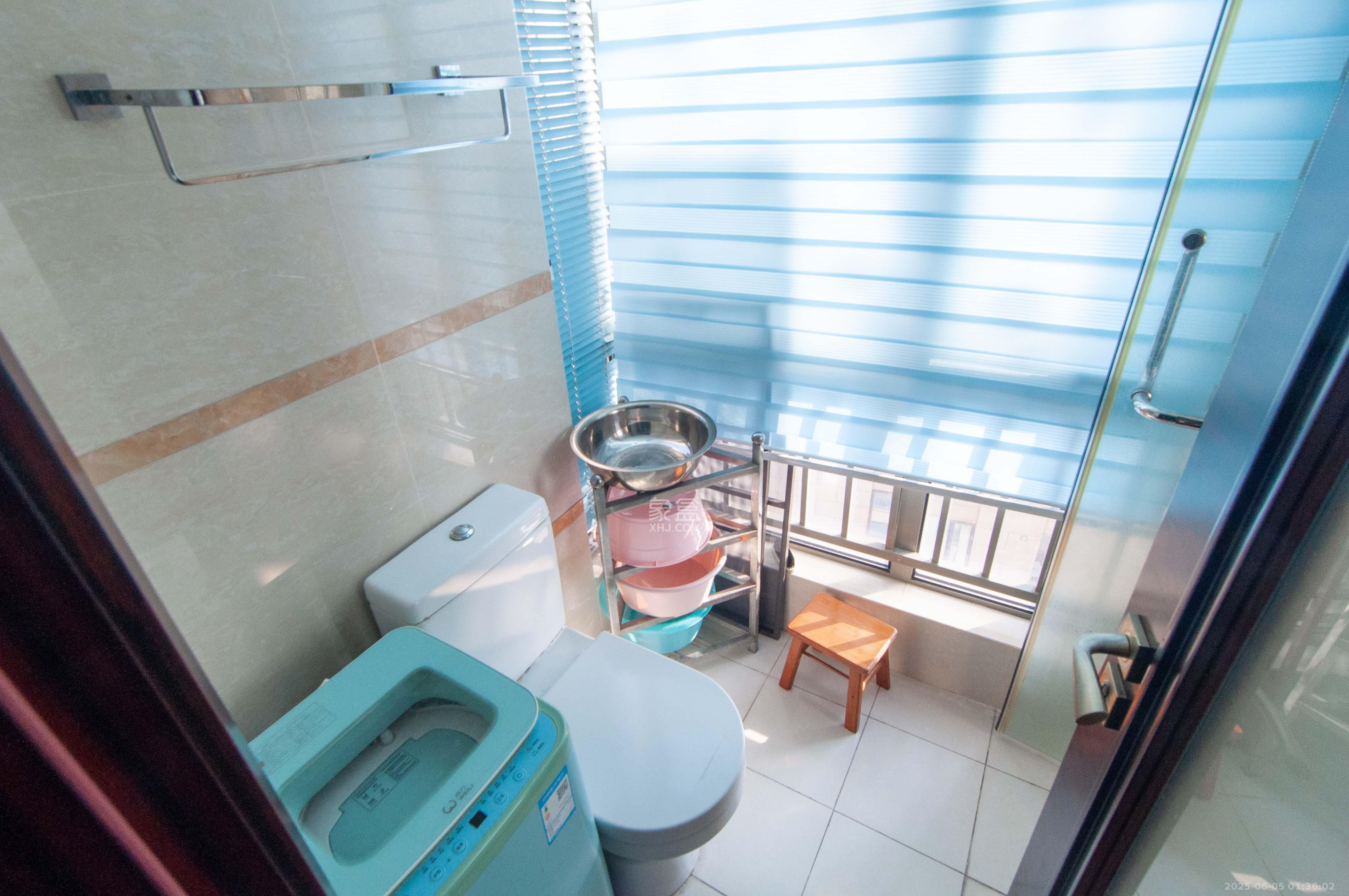 梅溪湖金茂府(金茂广场)(金茂览秀城) 3室2厅2卫 220.0万 梅溪湖金茂府(金茂广场)(金茂览秀城) 3室2厅2卫 220.0万卫生间