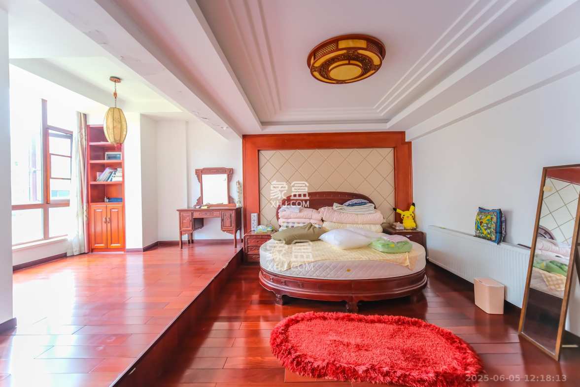 山水湾  5室3厅3卫    420.0万 山水湾  5室3厅3卫    420.0万卧室