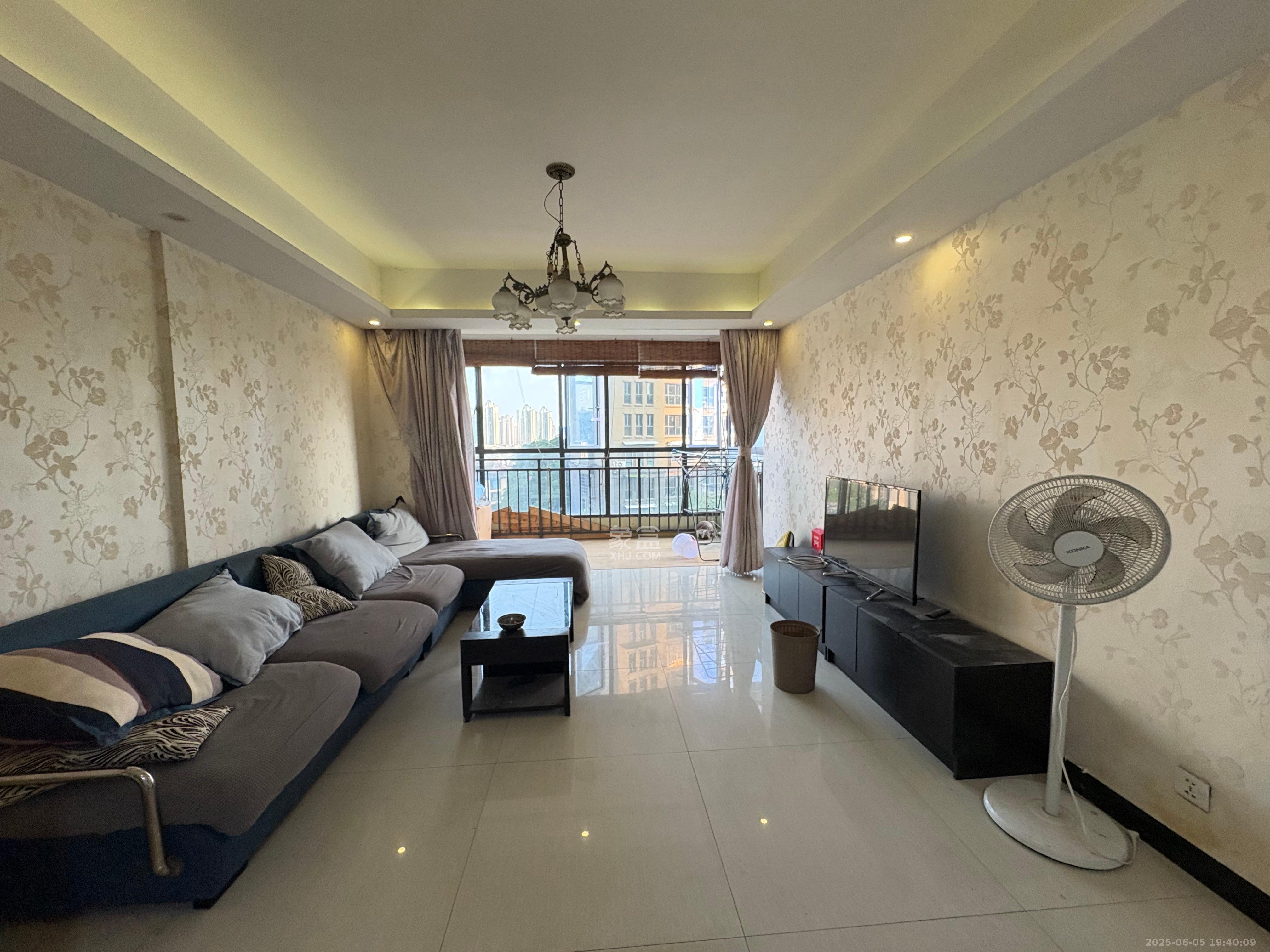 悦湖山 4室2厅2卫 2800.0元/月 悦湖山 4室2厅2卫 2800.0元/月室内图