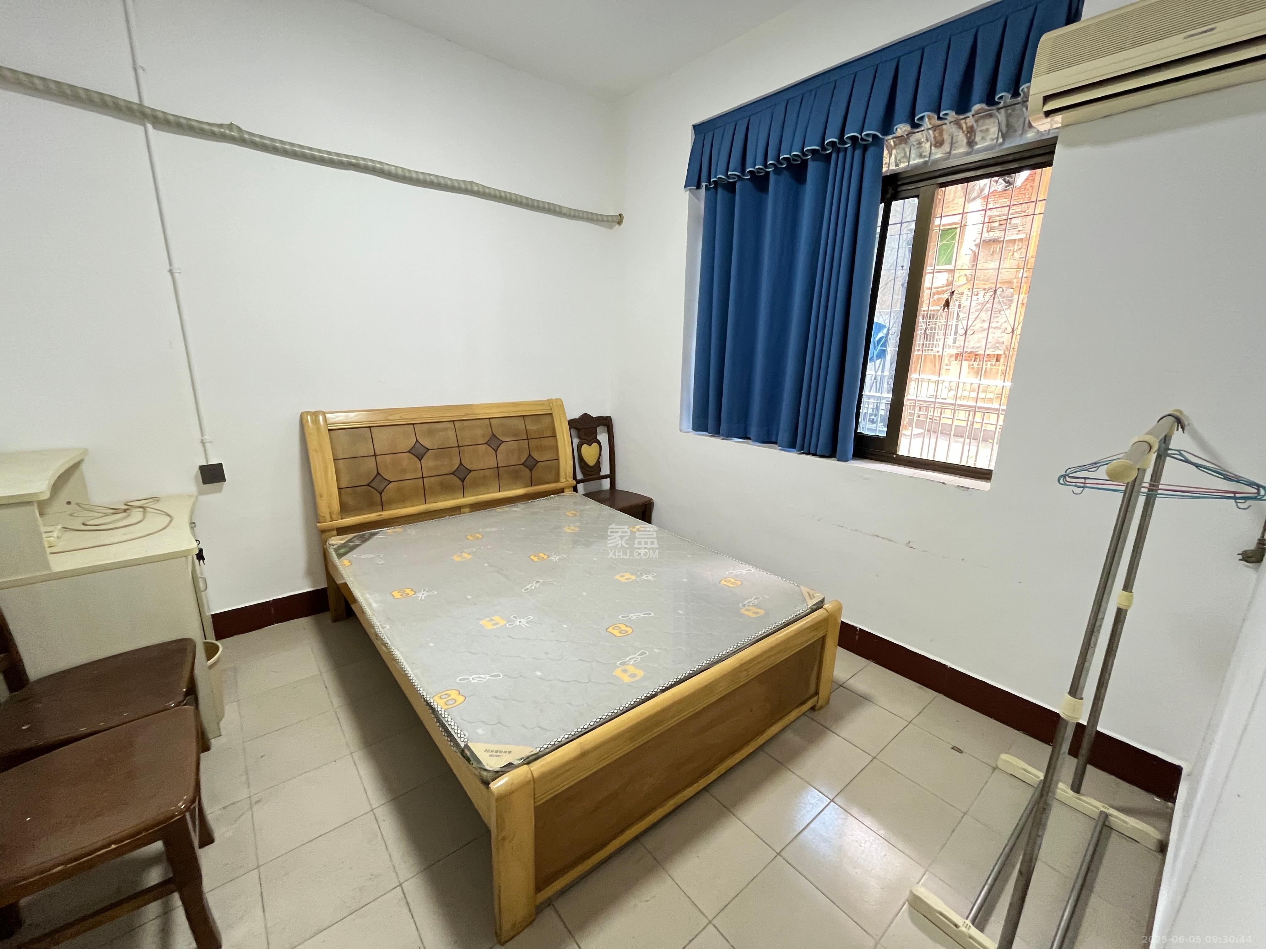 长岭水电八局宿舍 3室2厅1卫 1600.0元/月 长岭水电八局宿舍 3室2厅1卫 1600.0元/月室内图