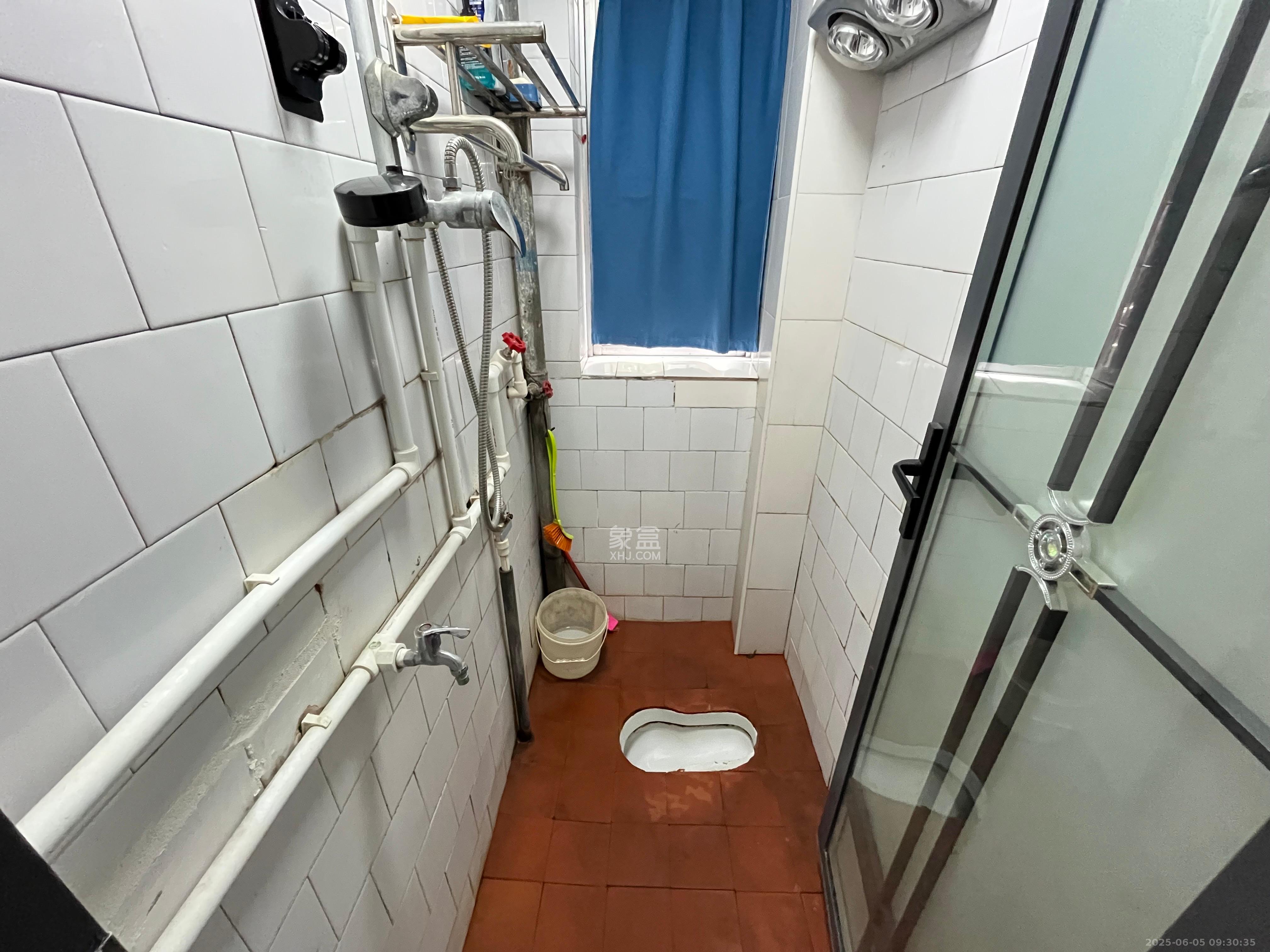 长岭水电八局宿舍 3室2厅1卫 1600.0元/月 长岭水电八局宿舍 3室2厅1卫 1600.0元/月室内图