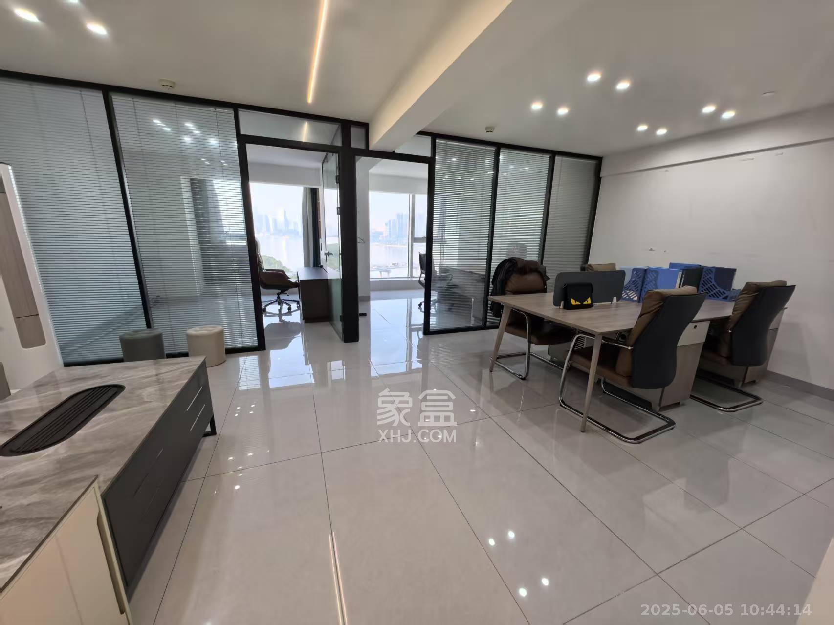 金地商置湘江峯汇  1室1厅1卫    4500.0元/月室内图