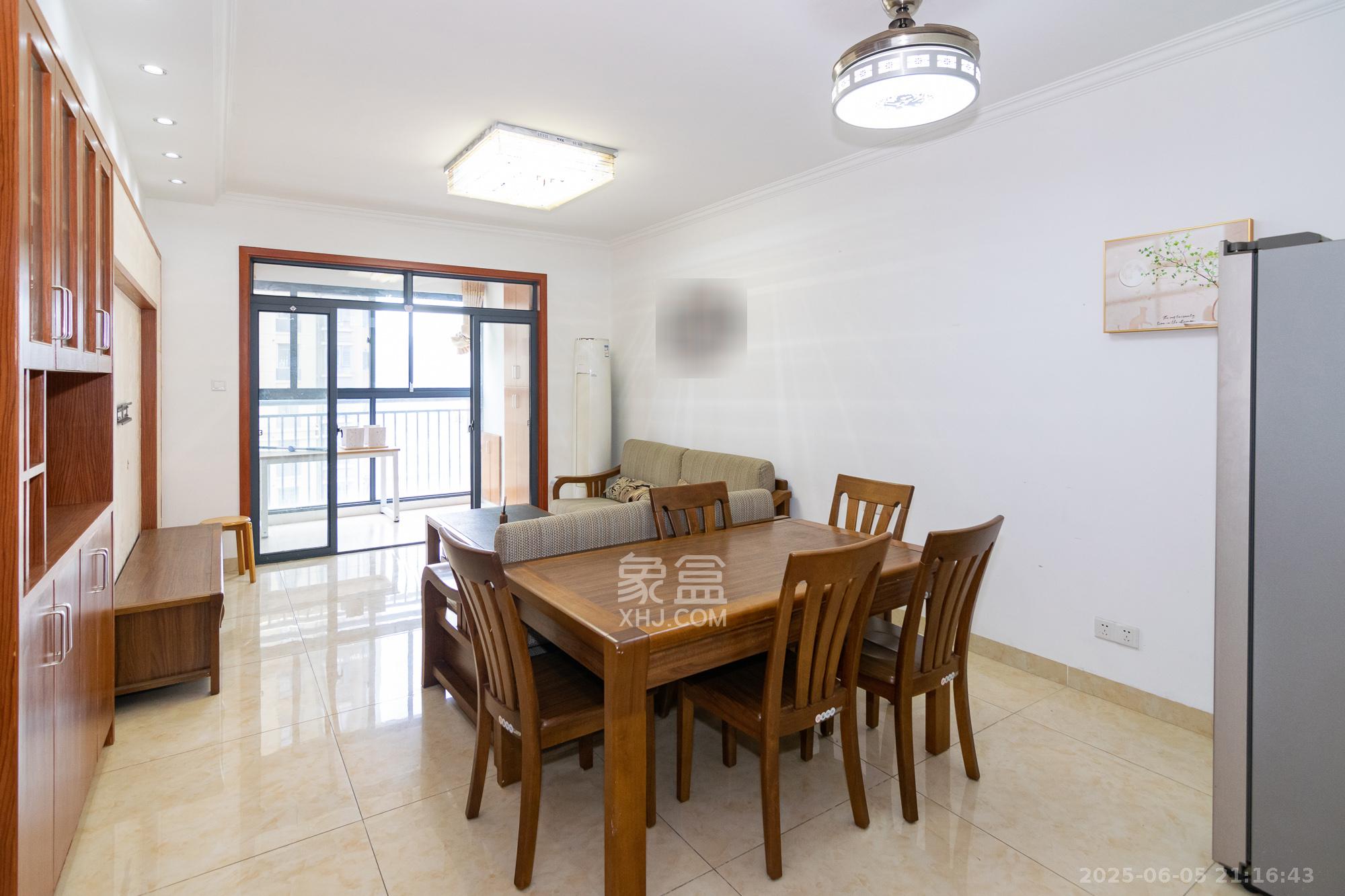 澳海澜庭 2室2厅1卫 52.0万 澳海澜庭 2室2厅1卫 52.0万客厅