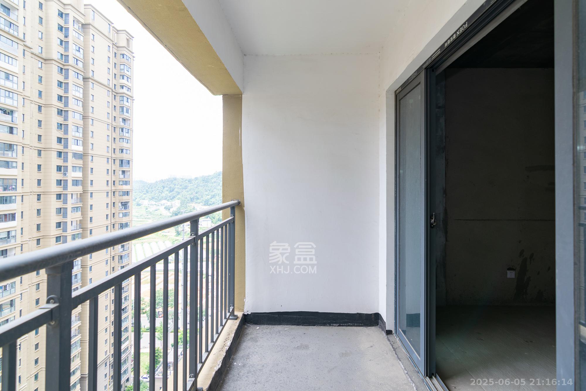 澳海澜庭 3室2厅2卫 85.0万 澳海澜庭 3室2厅2卫 85.0万阳台