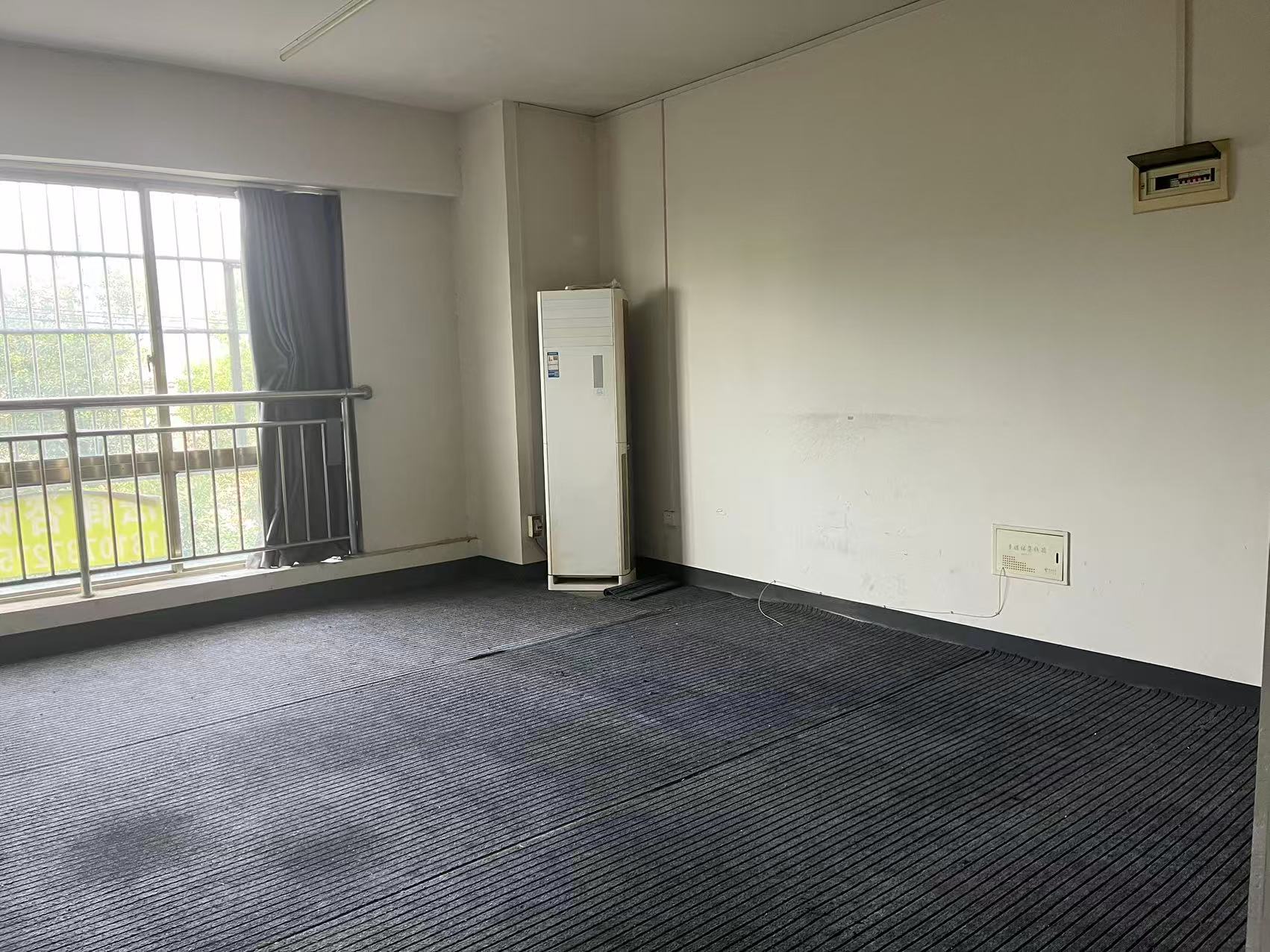 香格里拉 1室1厅1卫 900.0元/月 香格里拉 1室1厅1卫 900.0元/月室内图