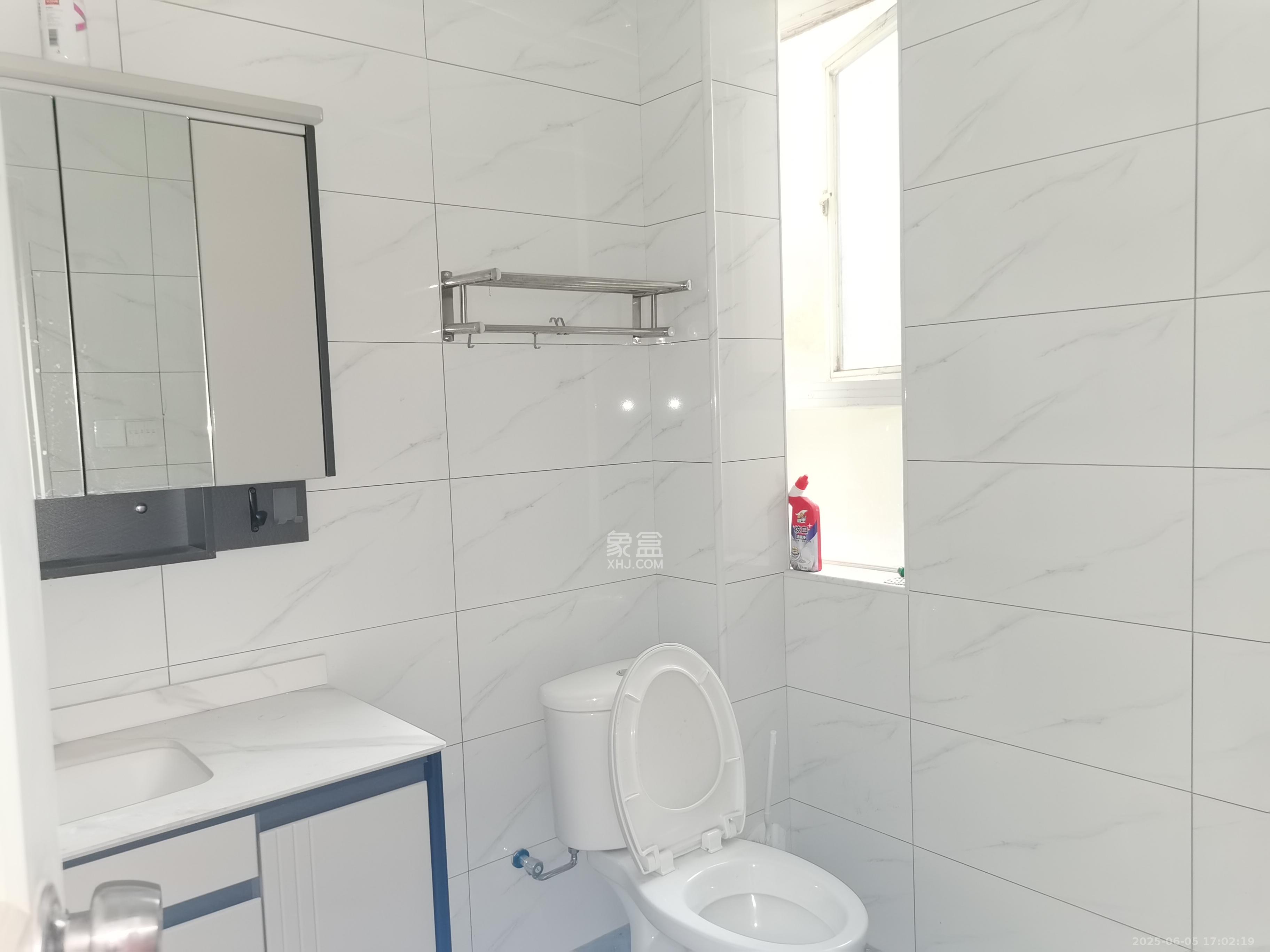 嘉盛华庭（一期、二期、三期）  4室2厅2卫    3400.0元/月室内图