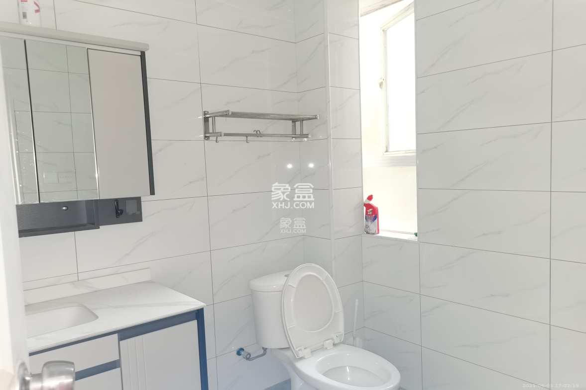 嘉盛华庭(一期、二期、三期) 4室2厅2卫 3400.0元/月 嘉盛华庭(一期、二期、三期) 4室2厅2卫 3400.0元/月室内图