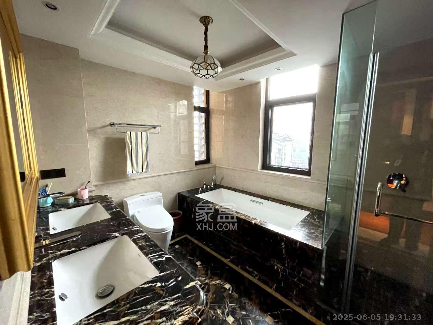 运达中央广场一、二期 3室2厅2卫 13000.0元/月 运达中央广场一、二期 3室2厅2卫 13000.0元/月室内图