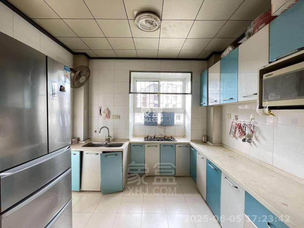 天泰小区 3室2厅2卫 1600.0元/月 天泰小区 3室2厅2卫 1600.0元/月室内图