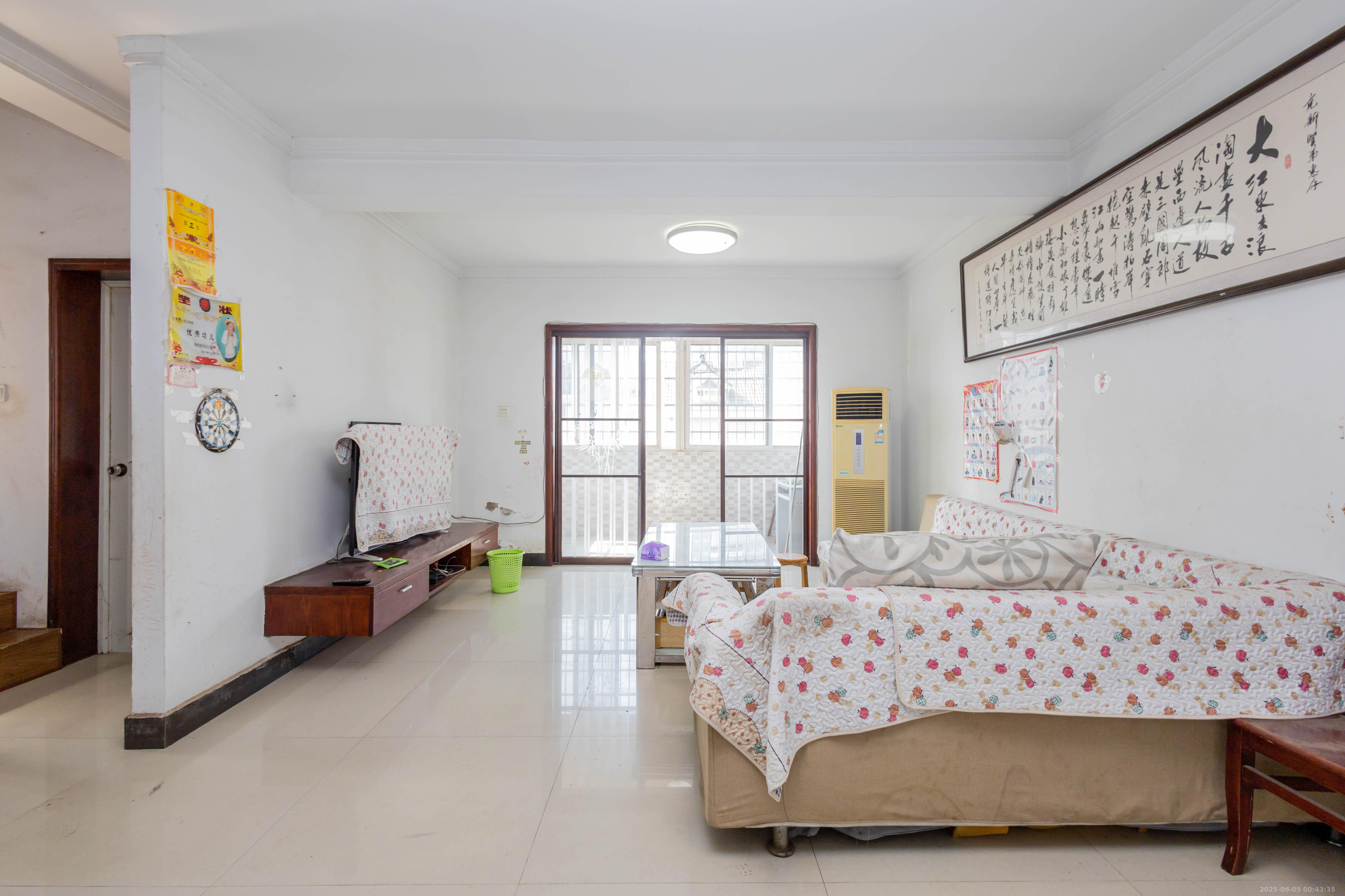 紫东苑(星沙)  3室2厅2卫    58.0万 紫东苑(星沙)  3室2厅2卫    58.0万客厅