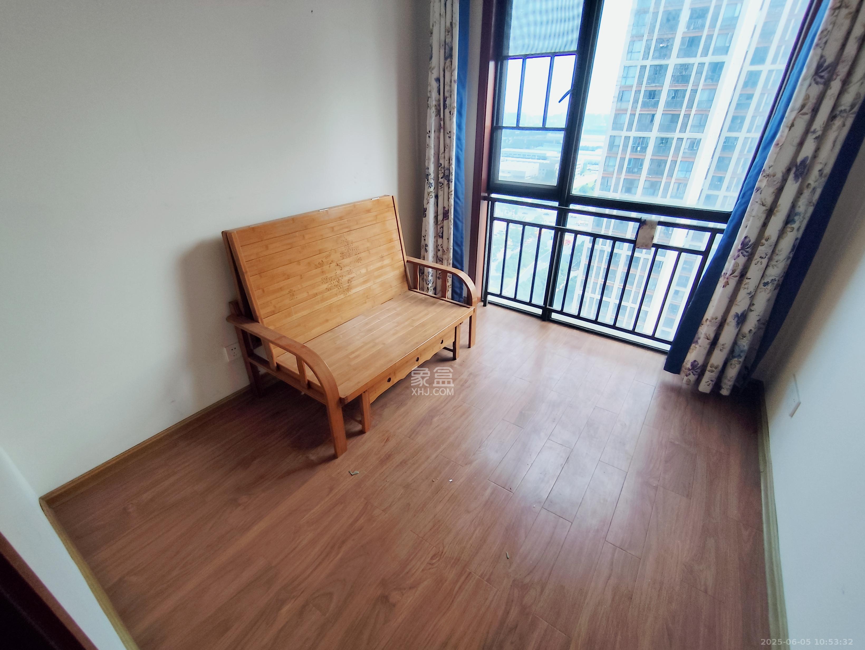 旭辉华庭  3室2厅2卫   2000.00元/月室内图