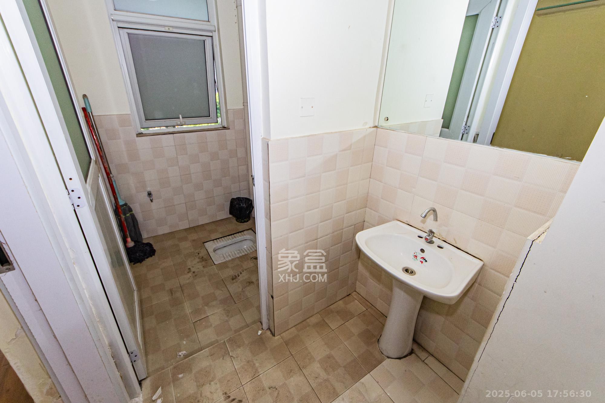 北辰三角洲E3区 5室2厅2卫 195.0万 北辰三角洲E3区 5室2厅2卫 195.0万卫生间